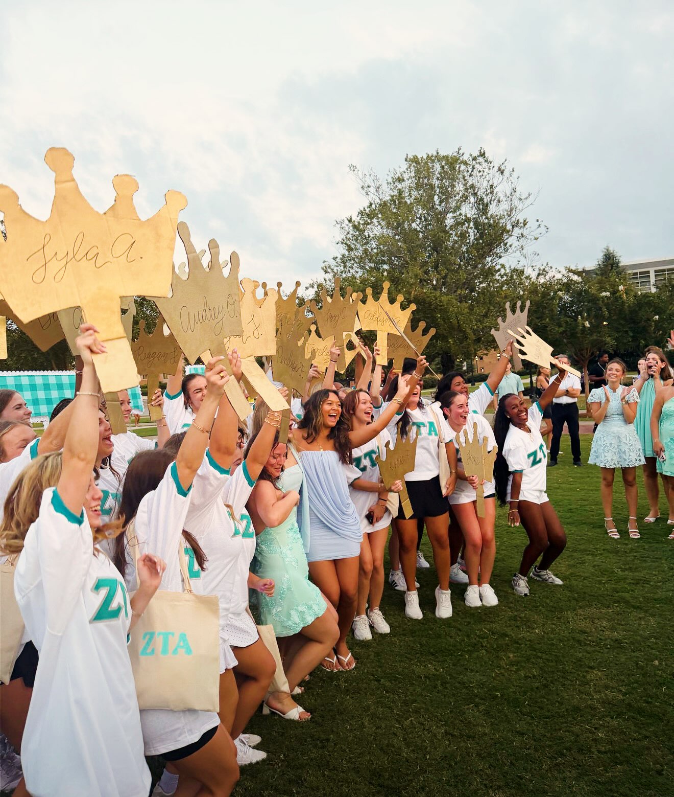 We are all smiles for the best day of the year ! Happy bid day to all of our amazing PNMs who found their home within our community 💚 We can’t wait to see what amazing things you do as a Panhellenic sister !!