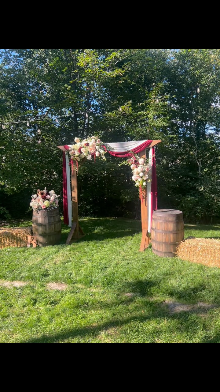 Another busy long weekend for Sound.wav Rentals, celebrating with two fantastic couples!
Saturday
Anne-Marie & Bradley
📍 Hellenic Centre
A beautiful celebration surrounded by family, friends and a fantastic team of vendors!
Vendors included:
🏛️ Hall & Catering: Hellenic Centre — Niko’s Catering
💍 Event Planner/Wedding Coordinator: @sunflower_weddingsandevents
💒 Officiant: @lovetimestwoweddings - Rosalie Charlebois
📸 Photographer: @lacentralfotografica - Juan Carlos Echavarría
💇 Hair & Makeup: @sleekandelegant_byalyssa
✨ Decorator: @magictouchdecorations
🌸 Flowers: Near Nature Florals
🎂 Dessert/Cake: @baked_bysophh
⸻
Sunday
Joelle & Eric
📍 Val Caron
A truly special wedding day with a story that goes way back!
Joelle & Eric first started dating when they were just 13 and 14 years old, and 11 years later, they celebrated their wedding on the groom’s family property.
The location itself had some pretty special history. The area where the tent was set up was once home to a large skating rink with boards, where the couple spent many hours playing hockey when they were younger. 🏒
A beautiful outdoor ceremony was followed by a fantastic reception inside the tent, beautifully decorated by family and friends.
Other vendors included:
📷 Photographer: @melissalynn_photography_
📹 Videographer & Photo Booth: @sudburyevents
💒 Officiant: Karen Richter
🍽️ Food: @leslies_sudbury
🌸 Flowers: @nearnatureflorals
⛺ Tent: @itsnotapartywithoutus