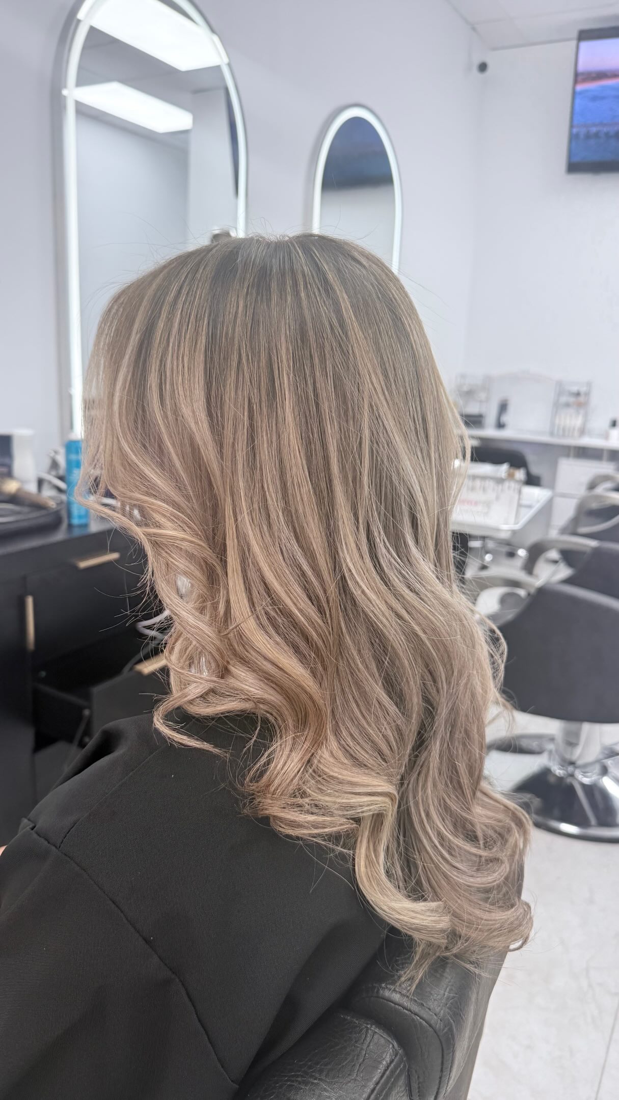 #beautysalon #haircolor #haircut #cambiodecolor #hairstylist LES DEJÉ UNA SELECCIÓN DE TODOS LOS PRODUCTOS QIE MÁS USO PARA OPTIMIZAR MIS RESULTADOS RECUERDEN DARLE COMPRAR A QUIEN TE ESTÁ DANDO LA INFORMACIÓN!
