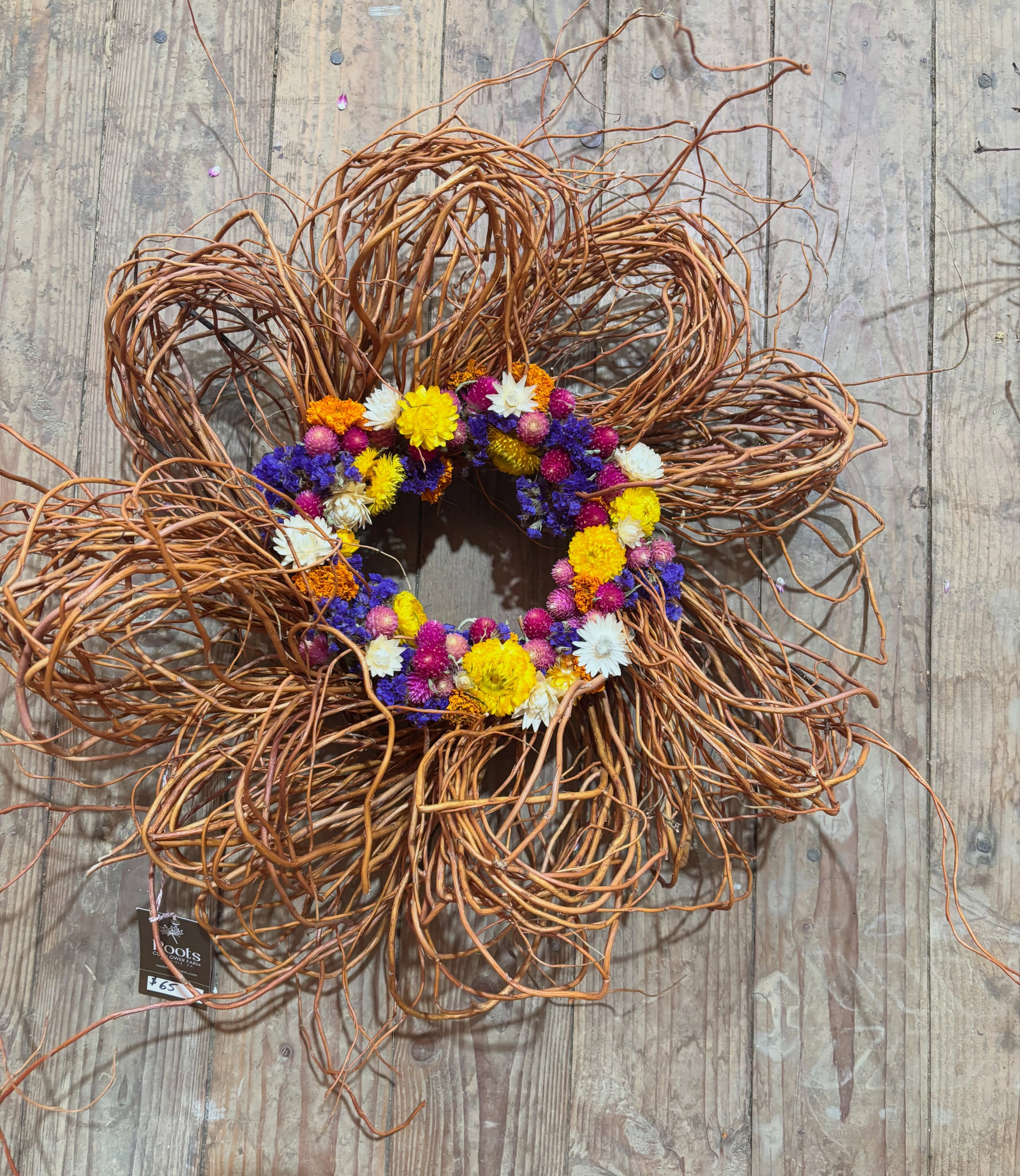 Do these cool mornings have you ready for fall?
The crafty crew has been hard at work making vibrant fall wreaths for your doors. Come to the farm this Saturday, September 12 9am-2pm for our September Splendor Event to snag wreaths, dried bunches and loads of fresh flowers. Sign up for our flower crown workshop and get great deals on the bouquet bundle via our website!
It’s time to welcome you back to the farm!