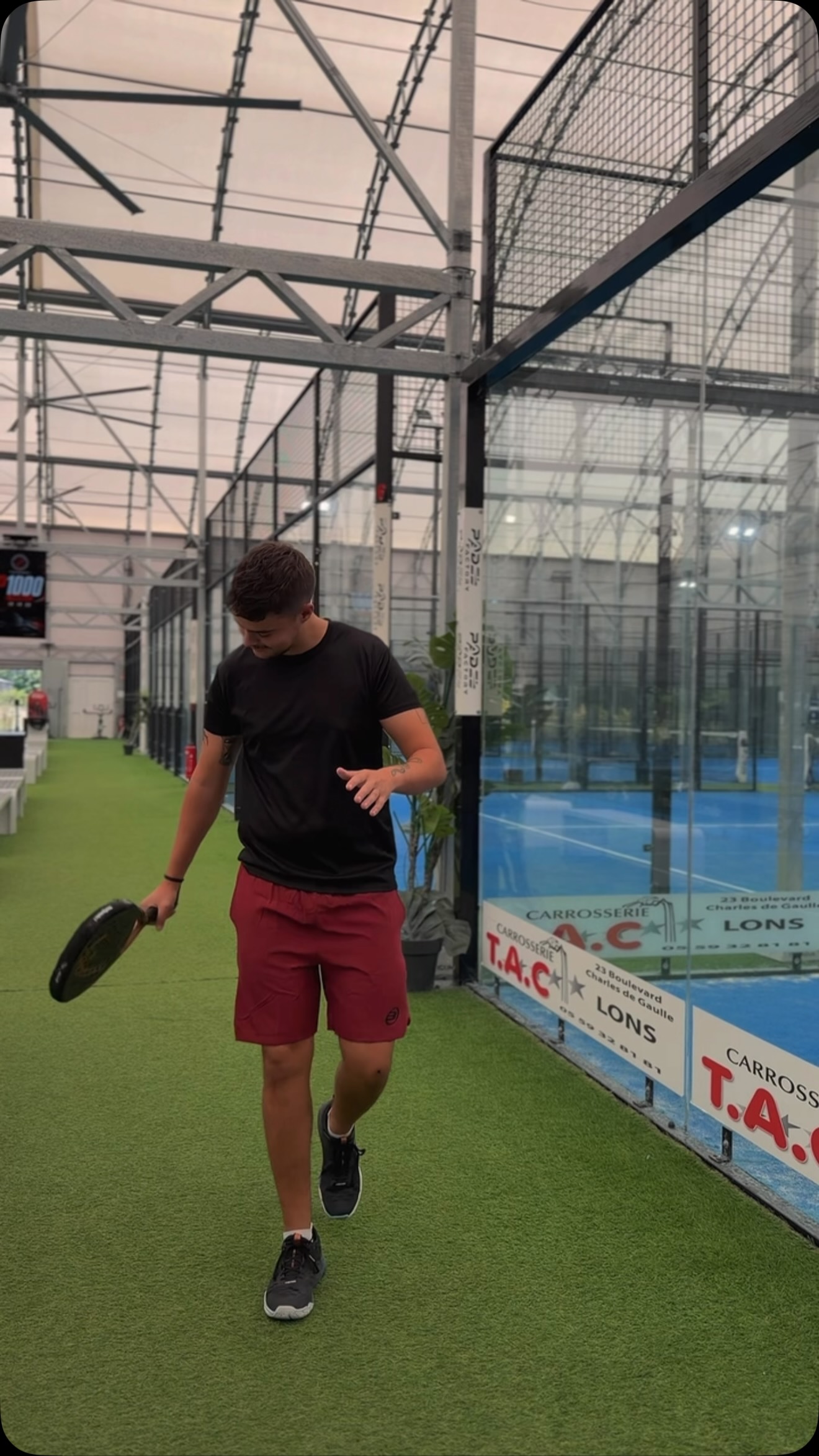 😏 QUAND ON VOUS FAIT UN COMPLIMENT… VOUS ÊTES PLUTÔT COMMENT ?
Celui qui assume ? Celui qui devient gêné ? Ou celui qui en rajoute une couche ? 😂
On veut savoir. 👀🎾
#PadelFactory #Padel #TeamPadel #Lescar #pau