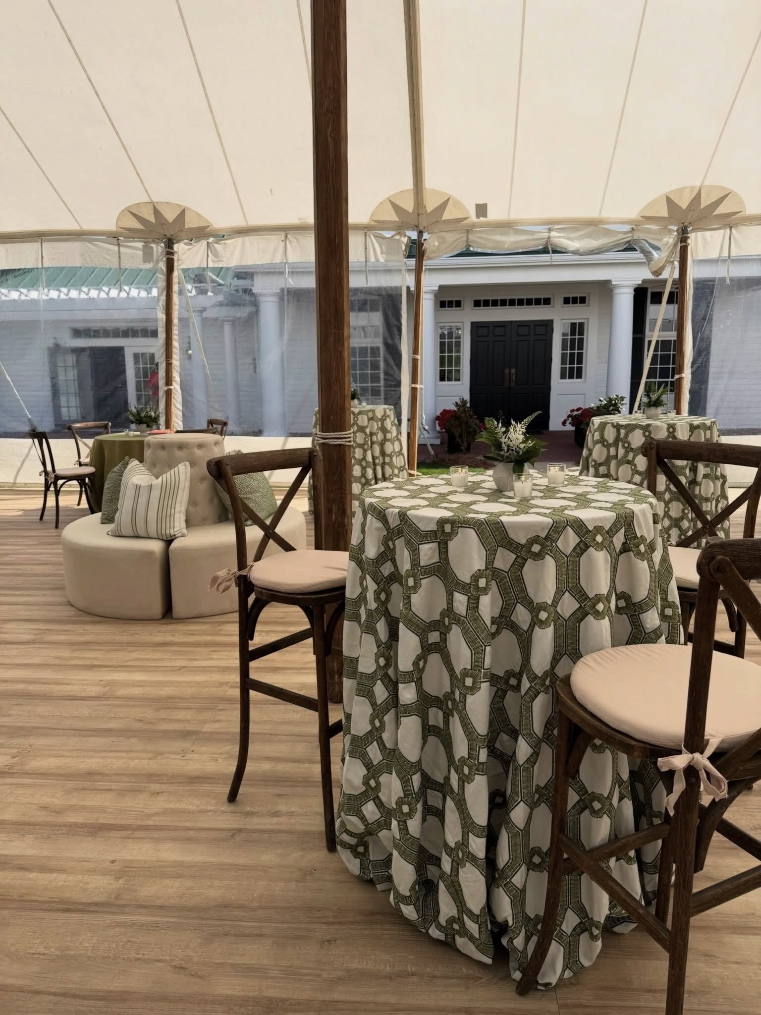 Who’s ready to go bold?
If you’ve been looking for a linen that makes a design statement the moment it hits the table, Harlan Green is your answer!
#BoldDesign #EventDesign #WeddingDesign #HarlanGreen #LinkInBio
@alchemyeventstudio
@partytables_linensanddrapery
@seydenevent
@dennisdeancatering
@party.bound
@beachviewevents
@nuagedesignsinc
@idolinens
@bbjlatavola