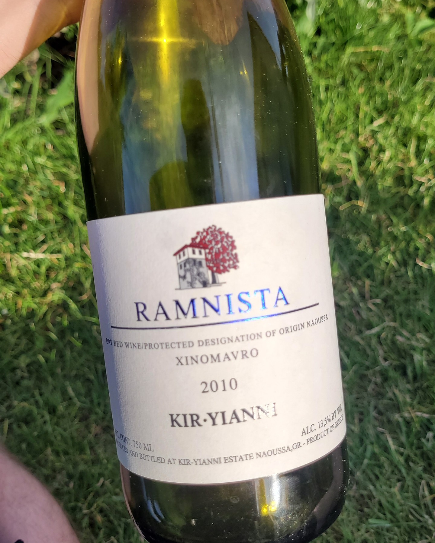 Another Ramnista that didn't quite win me over - but still was a fascinating experience.
Ktima Kir-Yianni Ramnista 2010 – PDO Naoussa, Macedonia | 88/100 🍷
Ramnista is @kiryianni's benchmark Xinomavro, the first wine Yiannis Boutaris put on the road after leaving the family firm. Single-varietal Naoussa, 100% Xinomavro, often called the Greek Nebbiolo, and at around twenty euros a fairly priced classic. I know it across many vintages. In 2024 I had the 2006, 2017, 2018 and 2019 in the glass at 86, 90, 90 and 88. The estate itself rates 2010 only middling, three of five stars, a difficult cool and damp year that still turned out well, fresh and age-worthy for Naoussa, with Ramnista around 89.
Sixteen years on it smells wonderfully true to type: overripe tomato, a touch of dried strawberry, cedar wood. In colour and aroma it hardly seems old. On the palate, though, it's a bit of a letdown. It has two good decades ahead of it but I don't think it will ever reach polished elegance. Quite astringent, plenty of fruit (unlike the 2006, which was already well past it), and the 13.5% alcohol sits nicely against the acidity. What's missing is finesse in the mid-palate and a finish that gives the parched mouth one last burst.
For me, 88 points. Once again a Ramnista that didn't quite win me over. Still, tasting a 16 year old Greek wine of that quality is always an emotional experience for me.
More in our database of more than 500 Greek wines at griechische-weine.info.
Comment HOLD or DRINK – how do you play your aged Xinomavro?
#GreekWine #WinesOfGreece #Xinomavro #Naoussa #Nebbiolo