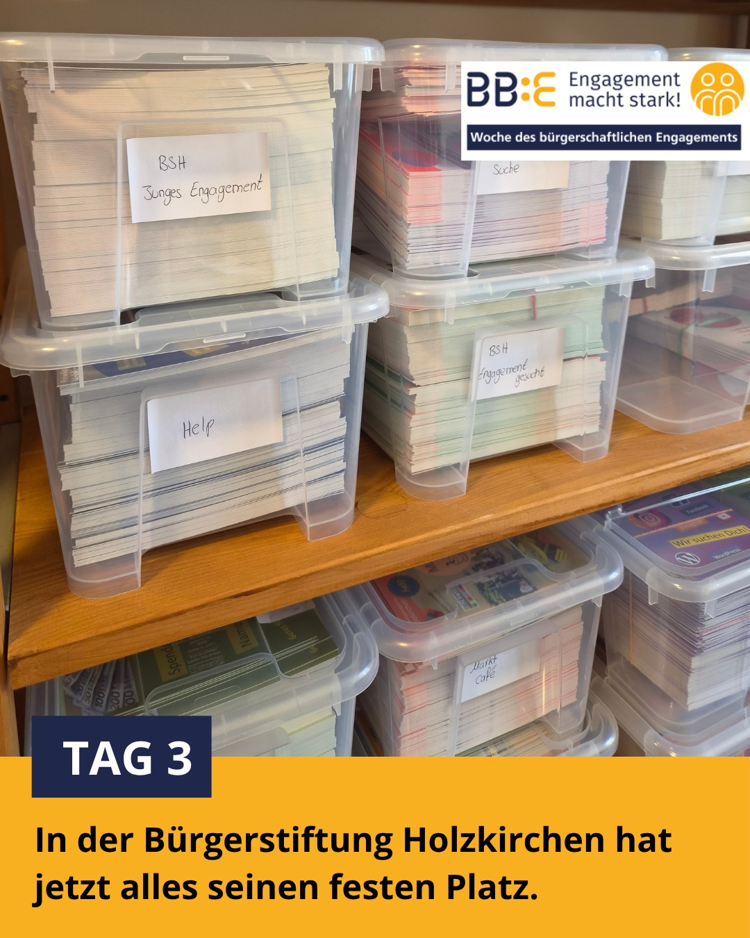 Tag 3 unserer Aktion zur Woche des bürgerschaftlichen Engagements 📦🏷️
Nachdem wir in den vergangenen Tagen fleißig sortiert, aufgeräumt und Platz geschaffen haben, ging es heute noch an die Feinarbeiten. Die verstauten Dinge wurden beschriftet, Kisten neu geordnet und mit Etiketten versehen. So ist auf einen Blick zu erkennen, was wo zu finden ist.
Damit ist unser Aufräum- und Sortiereinsatz für diese Woche geschafft. Morgen geht es aber direkt weiter: Dann kommen die verschiedenen Projekte der Bürgerstiftung Holzkirchen in einer Ideenwerkstatt zusammen. Gemeinsam wollen wir überlegen, welche Ideen es für die weitere Entwicklung der Bürgerstiftung gibt und wie sie noch mehr Menschen erreichen kann.
Wir freuen uns auf einen kreativen Austausch und viele neue Ideen! 💡
#EngagementMachtStark
#WocheDesBürgerschaftlichenEngagements
#MiteinanderZukunftGestalten
#Ehrenamt
#Engagement