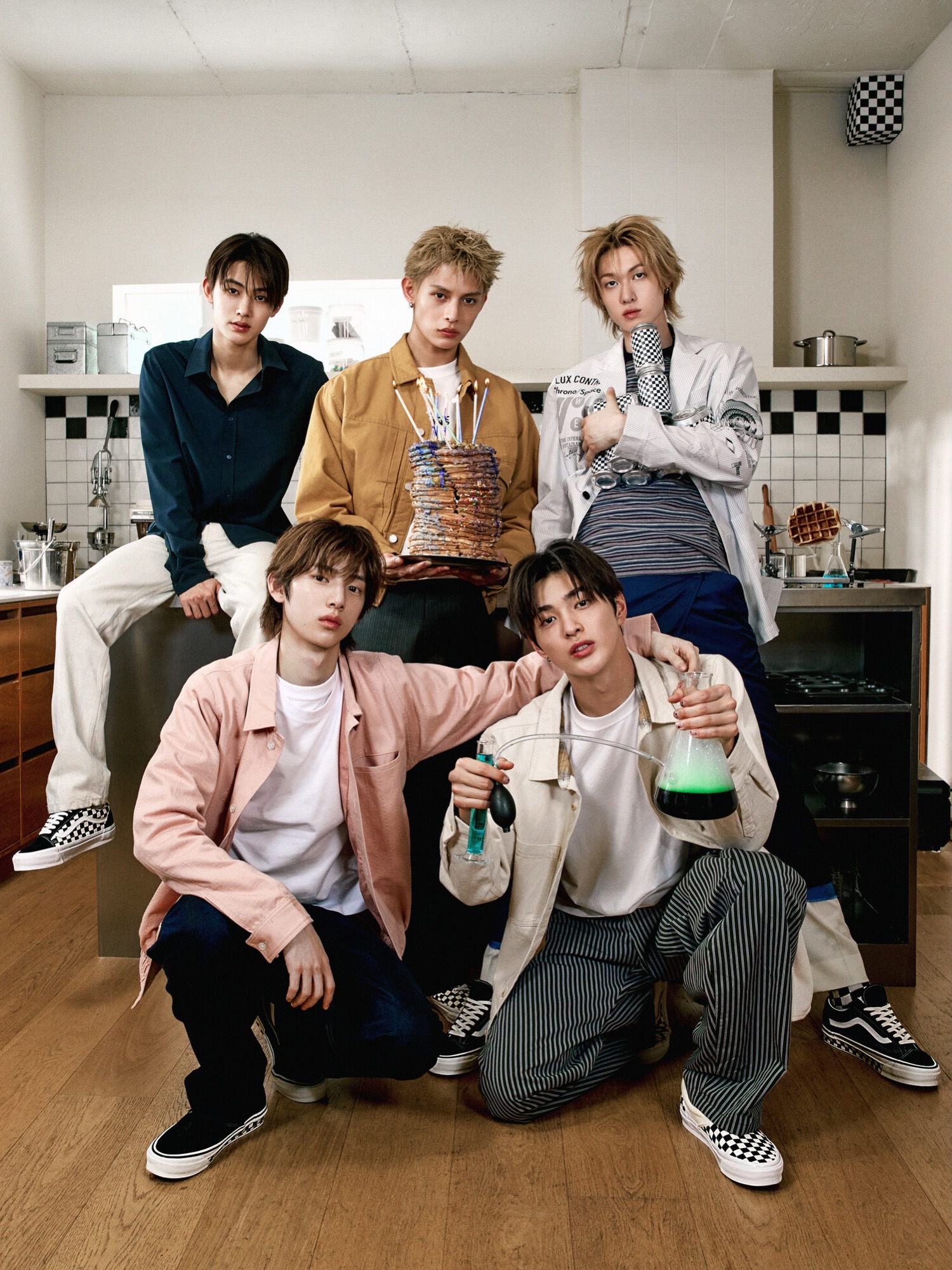 Vans (ヴァンズ) は、韓国発の次世代グループ「CORTIS (コルティス) 」とともに「Oh, What Fun - 楽しんだもん勝ち -」キャンペーンを2026年9月24日 (木) より開始!
楽しむことこそ、いちばん“Off The Wall”なこと。楽しみ方に、決まったかたちはありません。
楽曲から振り付け、映像制作までを自ら手がけるMARTIN、JAMES、JUHOON、SEONGHYEON、KEONHOの5人が、遊び心あふれる自分たちらしい姿で、Vansが大切にしてきた精神を表現します。
【是非フォローをお願いします!】
@mashroom_tokyo
@cortis @vans @vansjapan