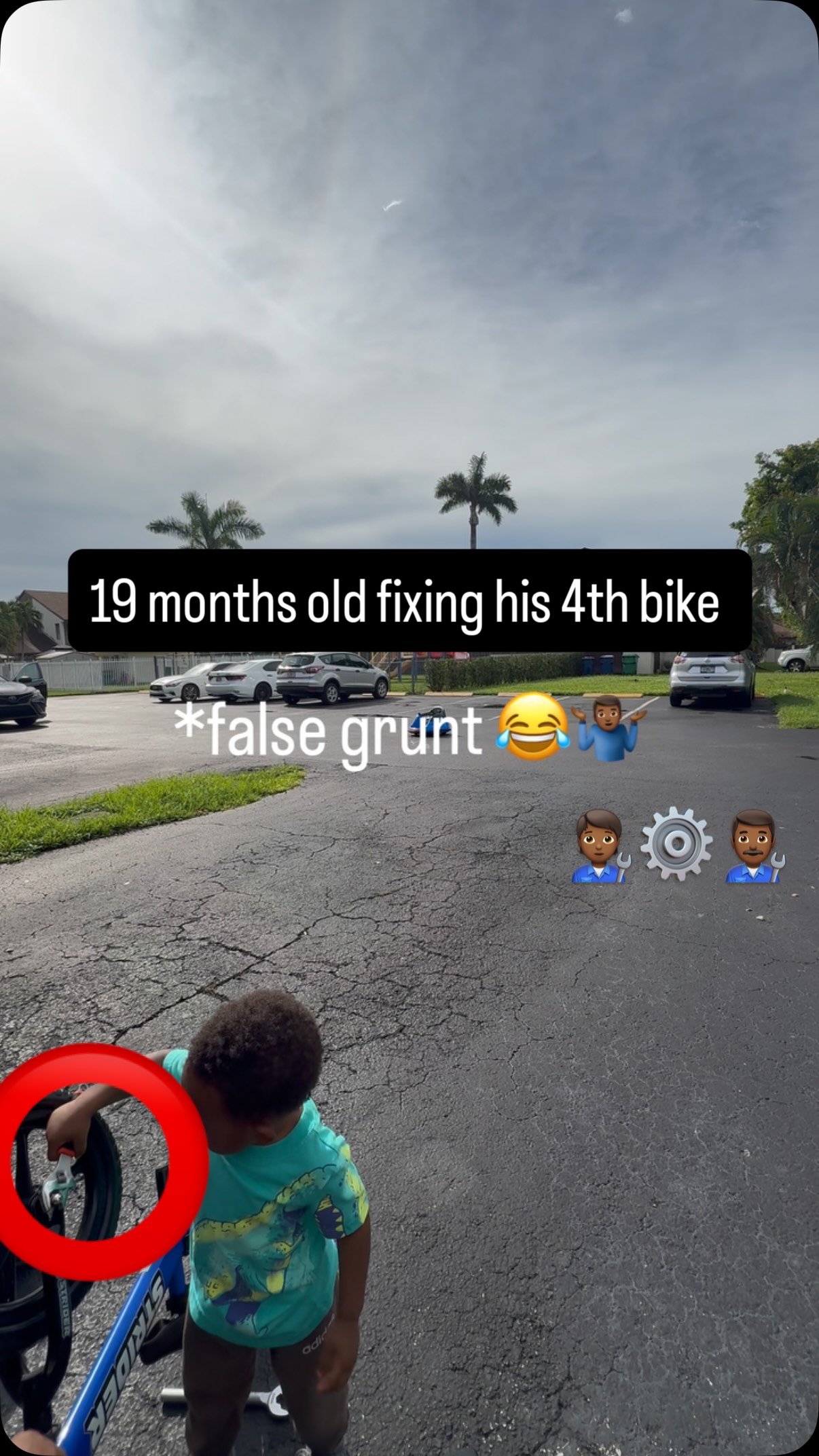 Any gear set recommendations? Looks like a few falls are scheduled.😂😂 #kidsoutside #kidsofinstagram #toddlerplayideas #happysaturdayeveryone #kidbike