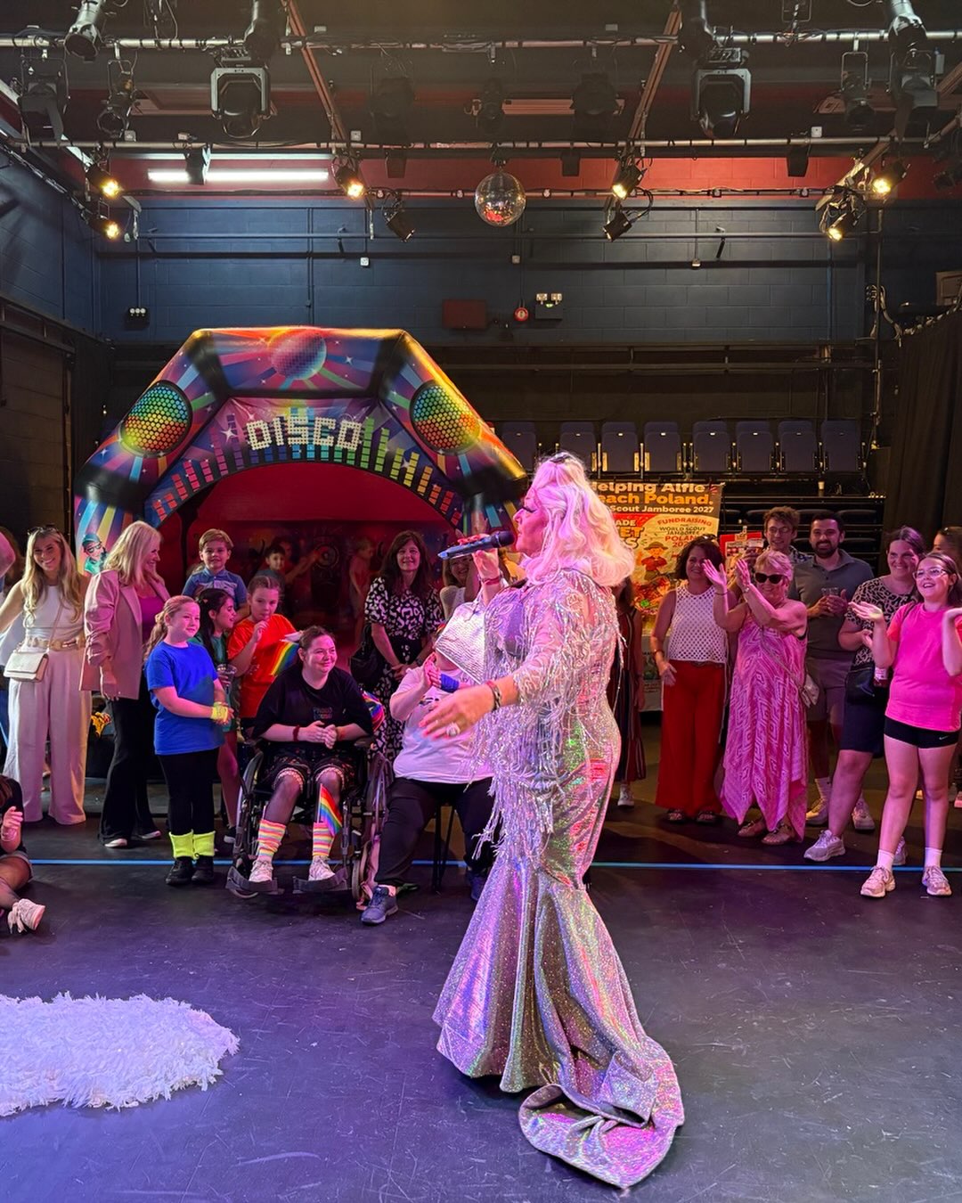 Sometimes PRIDE is all about the bounce!! Lovely people @brentwoodprideuk on Sunday 💋🌈🌈🌈