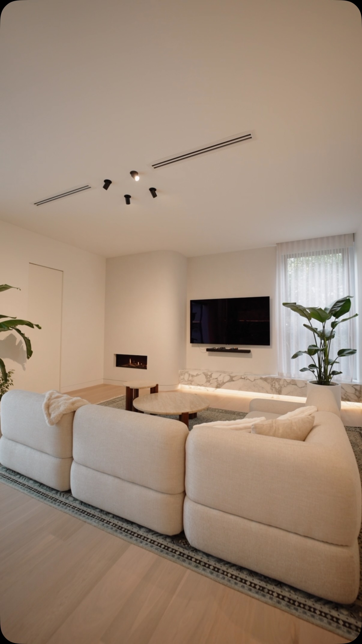 ARMADALE RESIDENCE
A home defined by timeless materials, refined details and considered design.
Every space thoughtfully designed to feel effortless, warm and enduring. Delivered - @chateau.grange Architecture - @2bscene_design
Interiors - @jademadison_interiors Stones by - @surfacespectrum Videography - @4ffinity_
#2BsceneDesign #Armadale #MelbourneArchitecture #ResidentialDesign MelbourneHomes ArchitectureAndDesign