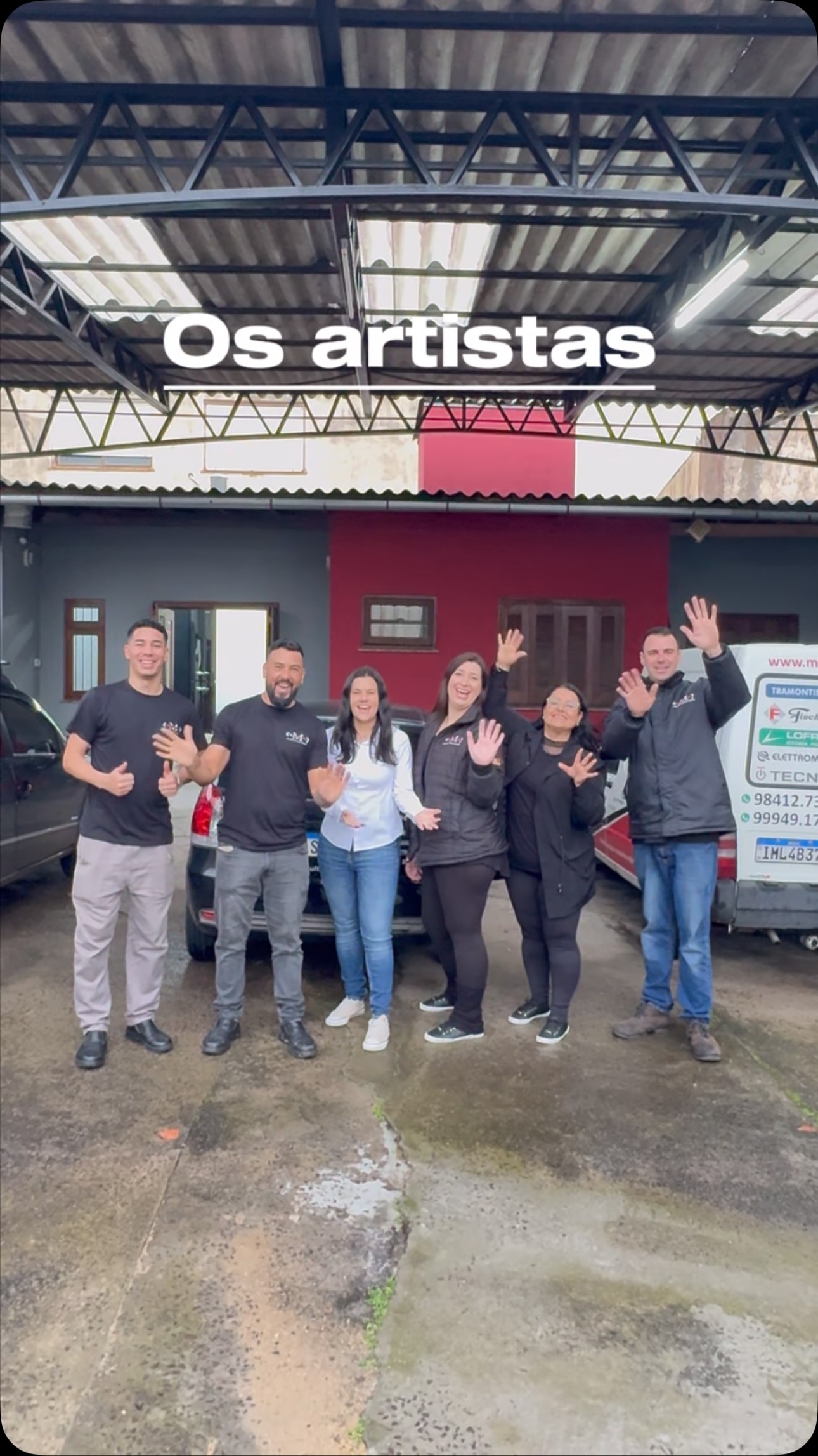 Os artistas do lado de cá, e as verdadeiras obras de arte do lado de lá!
Quem vê a gente sorrindo no vídeo não imagina a precisão milimétrica, o cuidado com o inox e o rigor técnico que entram em cada instalação.
📲 Quer uma obra-prima na sua cozinha? Agende com os nossos especialistas no link da bio!