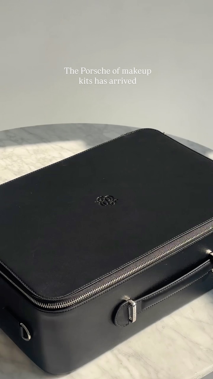 Signature Artist Kit is here โจ For artists who appreciate a streamlined kit with a luxurious feel
No one does it quite like @etoile.pro ๐ค๐ผ
Use code ALISHAPRO10