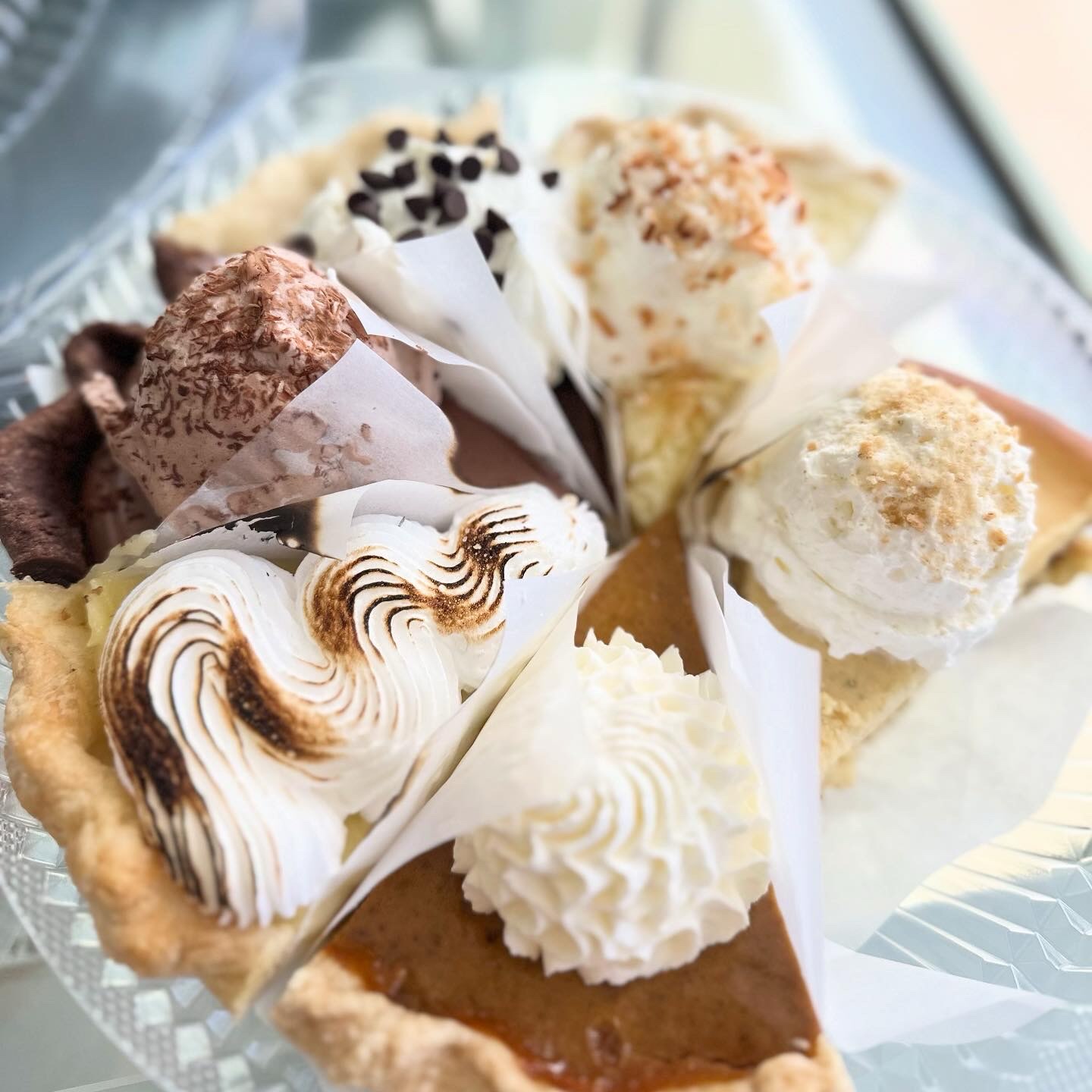 IT’S THAT TIME!!! 🥧
✨PIE FLIGHTS ARE BACK✨
Orders must be placed by Monday 9.21
Pickup will be Saturday 9.26 10-2:30pm
PIE FLAVORS:
Coconut Cream
Key Lime
Chocolate Cream
Bourbon Pecan
Classic Pecan
Apple
Caramel Apple
Pumpkin
Buttermilk
Chocolate Silk
Lemon Meringue
Cherry
Crack Pie
Blueberry
TO PLACE YOUR ORDER:
Email orders@scratchmadebakery.com
•Name + Contact #
•How many flights and what flavors of pie
•Preferred pickup time 10-2:30 on 9.26 at 7535 Canyon Dr.
You will receive confirmation within 24 hours!
Have Questions? Call us at (806)731-4477