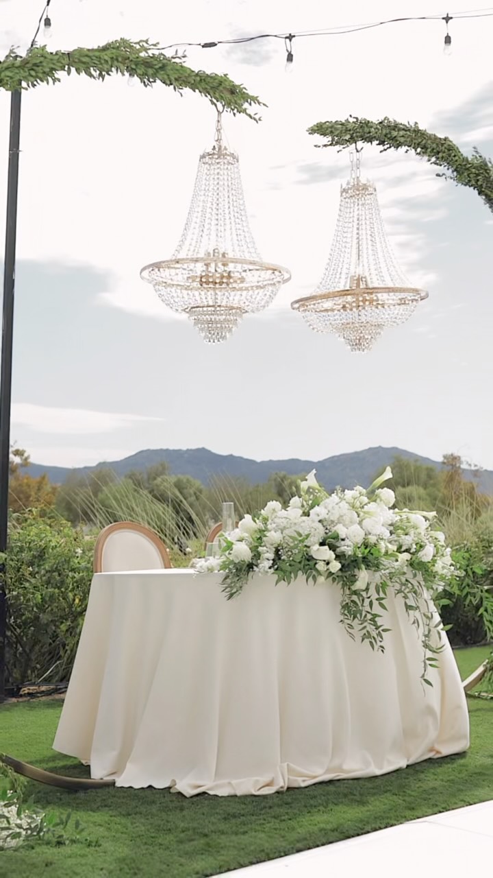 Still in awe over this weekends gorgeous reception. Was in literally tears seeing all this come together - if you haven’t booked a consult yet this is your sign 2028 brides!!
Florals: @beautifulbloomsbymichelle
Planning & design: @gabznglitzevents
Rentals: @gabznglitzevents
Photo: @erinhughesphotography
Video: @houseofhopefilms
Venue: @crcranch_weddings
DJ: @djfrankent
#latinaownedbusiness #weddingdesigner #weddingplanner #eventrentals #temeculawinecountry