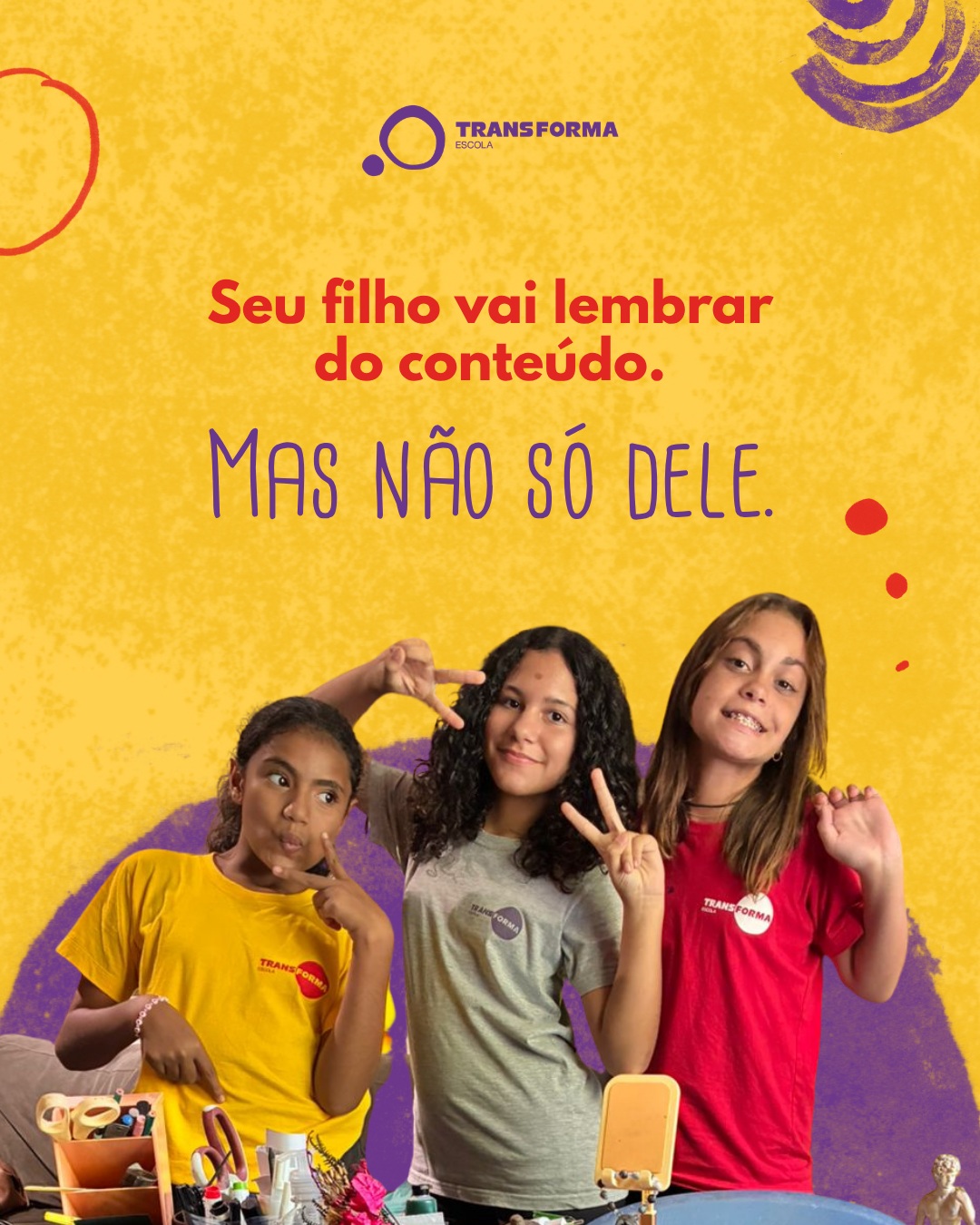 O que esperamos que um estudante leve da escola quando sair dela?
Conhecimento, claro.
Mas também a capacidade de fazer boas perguntas, sustentar suas ideias, ouvir o outro, reconhecer quando precisa mudar de opinião e encontrar caminhos diante do que ainda não sabe.
Porque a escola participa da formação de alguém que vai ocupar um lugar no mundo.
E isso exige mais do que ensinar respostas.
Exige formar pessoas capazes de pensar por si mesmas.
#TransFormaEscola #EducaçãoIntegral #PensamentoCrítico #EnsinoMédio #RecreioDosBandeirantes