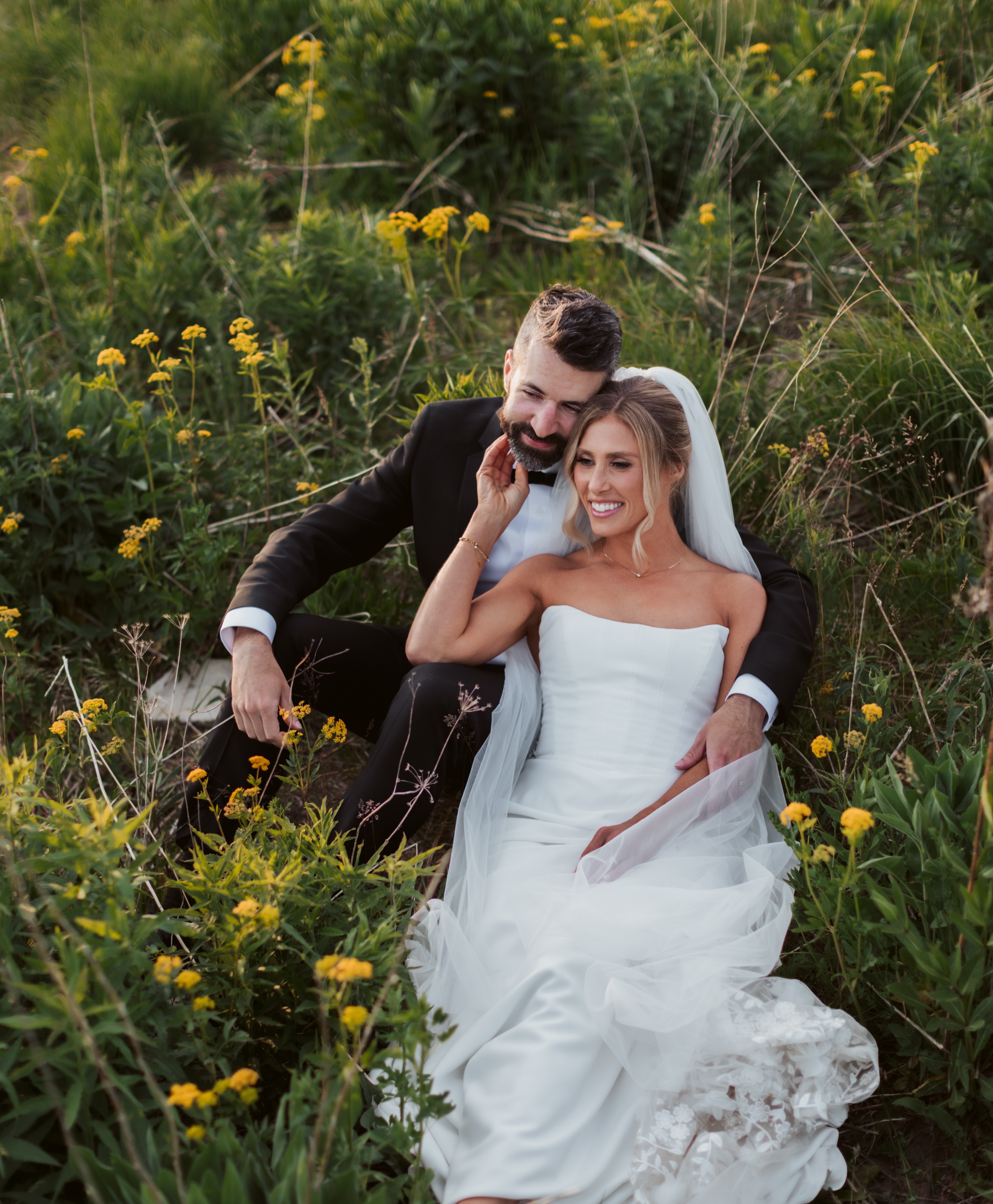 The sweetest moments from the McCalebs wedding day🕊️
Photographer: @l.raecreative
Venue: @prairiespringsmke
Hair: @bridalbeaut_mke
Makeup: @meowriaa
Florals: @starandpetalmke
Veil: @jaxiebridal
Coordination: @celebraitbykait