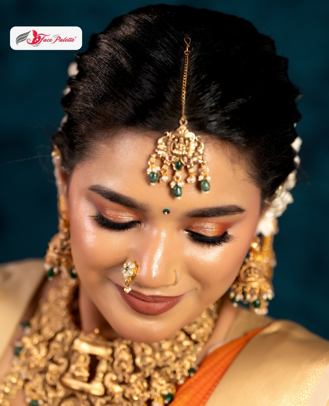 Hindu Temple Bridal Look - Traditional Kasavu & Temple Jewellery Special
The Royal Temple Bride Look 👑
For the bride who wants to glow like a goddess on her big day!
Vibrant orange silk saree with golden kasavu border, paired with heavy antique temple jewellery set — choker, long haram with green kemp stones, maang tikka, nath, jhumka with 3-layer jhumki chain, ottiyanam & colourful bangles. Hair adorned with white & orange gajra — pure South Indian bridal elegance.
Look created by Face Palette® Makeup Artists
✨ Long-lasting, Sweat-proof makeup
✨ Perfect Saree Draping & Jewellery Setting
✨ Traditional Hair
✨ 100% Hygienic | International Products | Certified Artists
✨ At-Home Service All Over Kerala - No Travel Charge
✨ Group Offer + Early Booking Discount for 2026 Brides
Kerala’s 1st At-Home Bridal Makeup Brand trusted by 1000+ brides!
📞 Book Your Hindu Wedding Date: +91 98470 740 73
📩 DM: @facepalettemakeupartists
🌐 http://www.facepalette.in
#HinduBrideLook #TempleJewelleryBride #KeralaHinduWedding #FacePaletteBride #OrangeSilkSareeBride