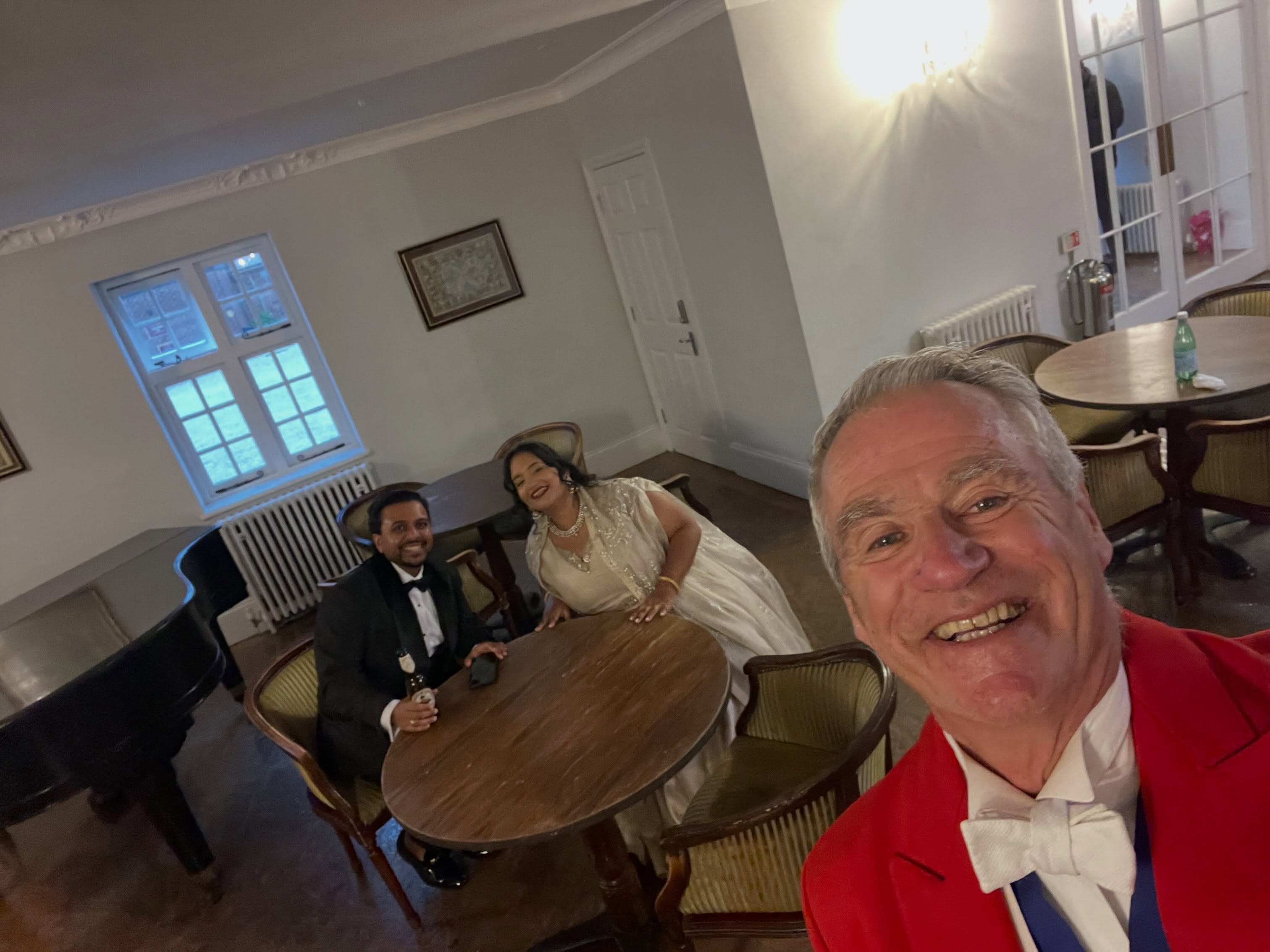 Today's office. Offley Place for Jinesh and Meha.
Beautiful day, fabulous venue, gorgeous and fun clients. A perfect combination.
#classinacoat #toastmastergeoff #indianwzddingtoastmaster #asianweddingtoastmaster #offleyplace