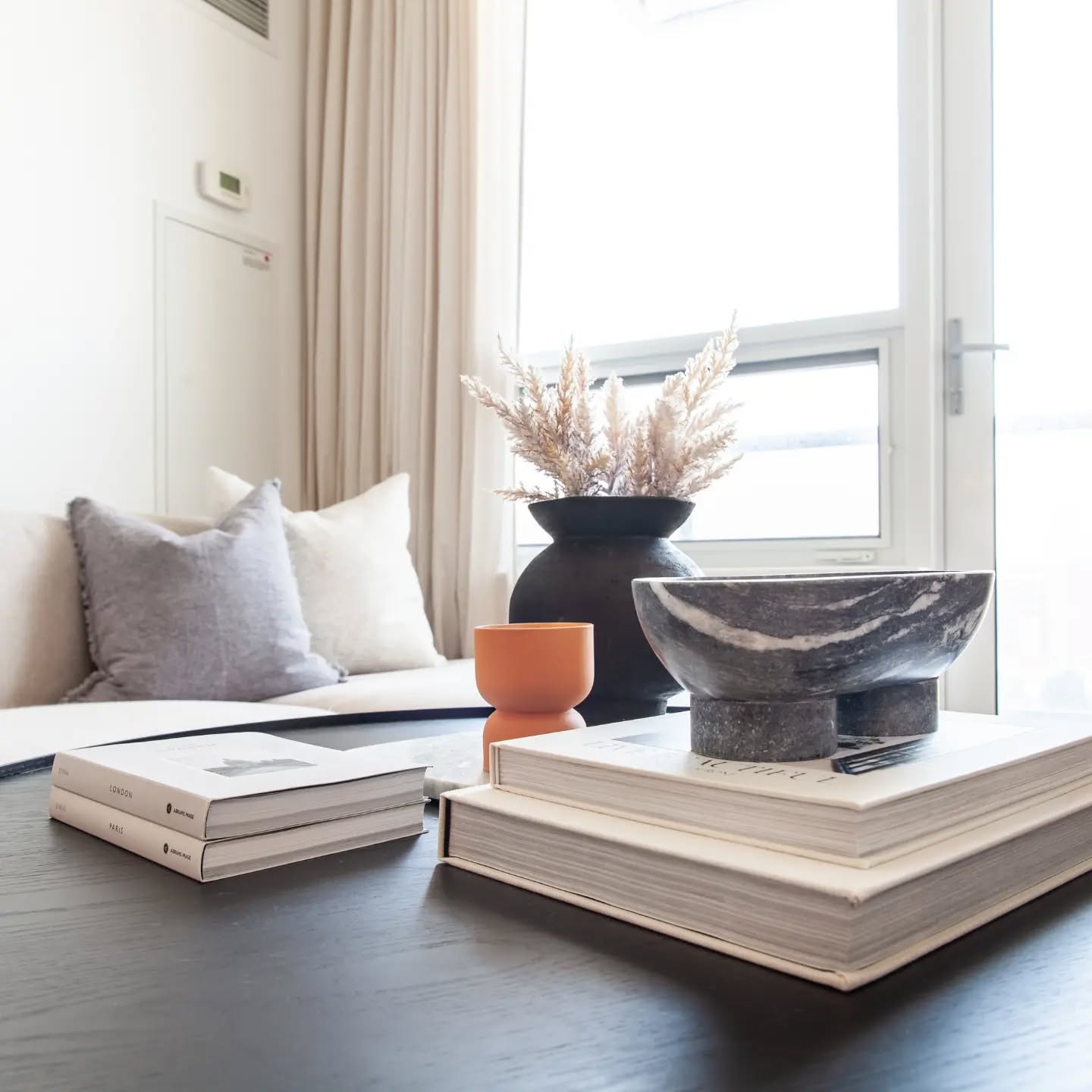 Zoning out for 10 minutes on a Monday is such a great afternoon boost πΈ Even just staring at some flowers is such a treat!
-
#torontocondo #interiorstyling #urbaninterior #coffeetablestlying #zoneout