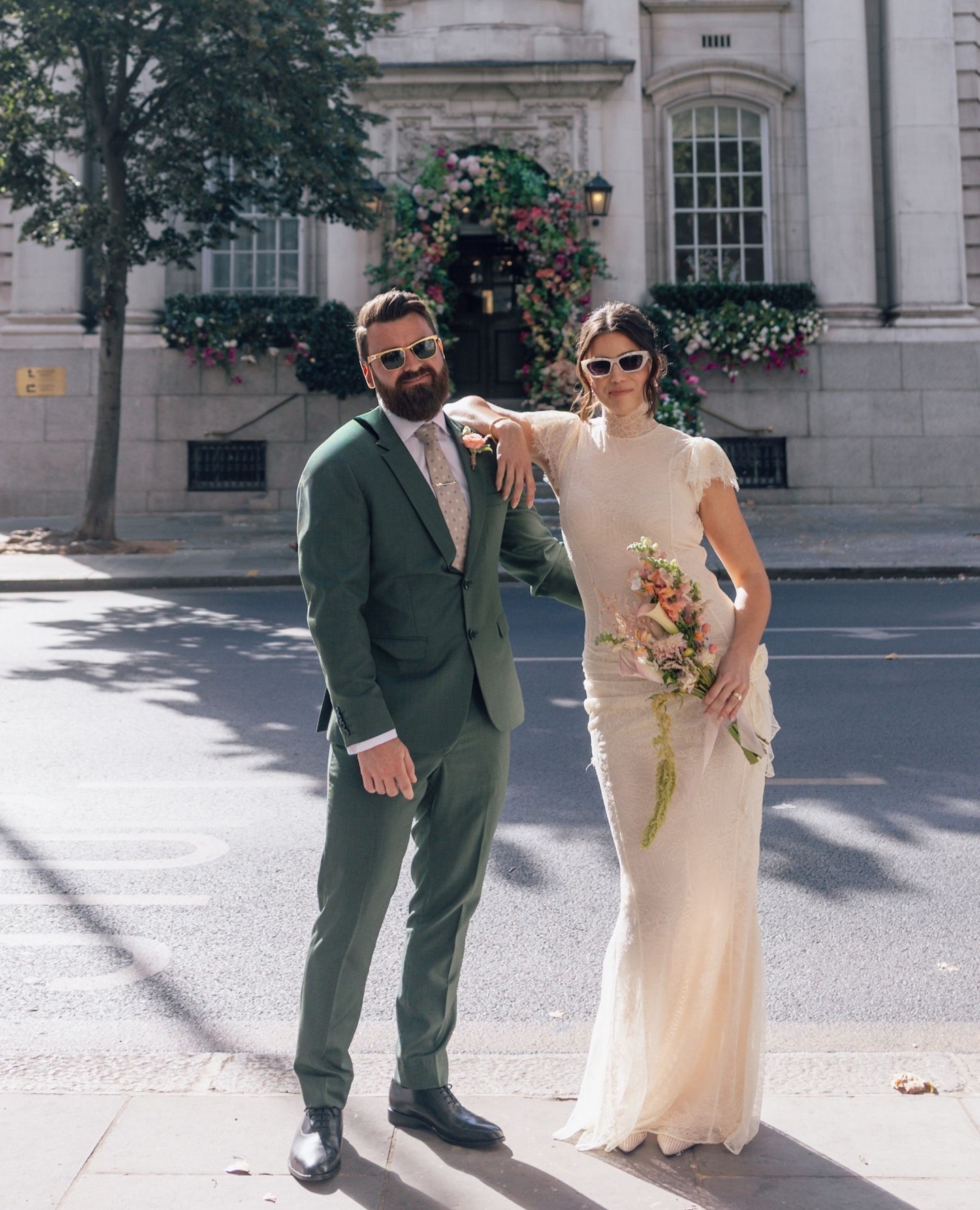 Sharing these fabulous shots from @sophotographyuk.weddingsâ
â
"Lydia & Calvinâ
A few of my faves from this gorgeous day in Chelsea đ¤â
An early morning ceremony at Chelsea old town hall followed by a stroll & breakfast at The IvyâŚperfection â¨"â
â
â
Hair/Makeup: @klluxebeautyâ
Bride: @lydiakritzingerâ
Dress: @delavaliofficialâ
Flowers: @ydbmfâ
Venue: @marrymeinchelsea @the_ivy_collectionâ
.â
.â
.â
#londonmakeupartist #bestlondonmakeupartist #londonweddinghairstylist #luxurybridalmakeup #luxurybridalhairstylist