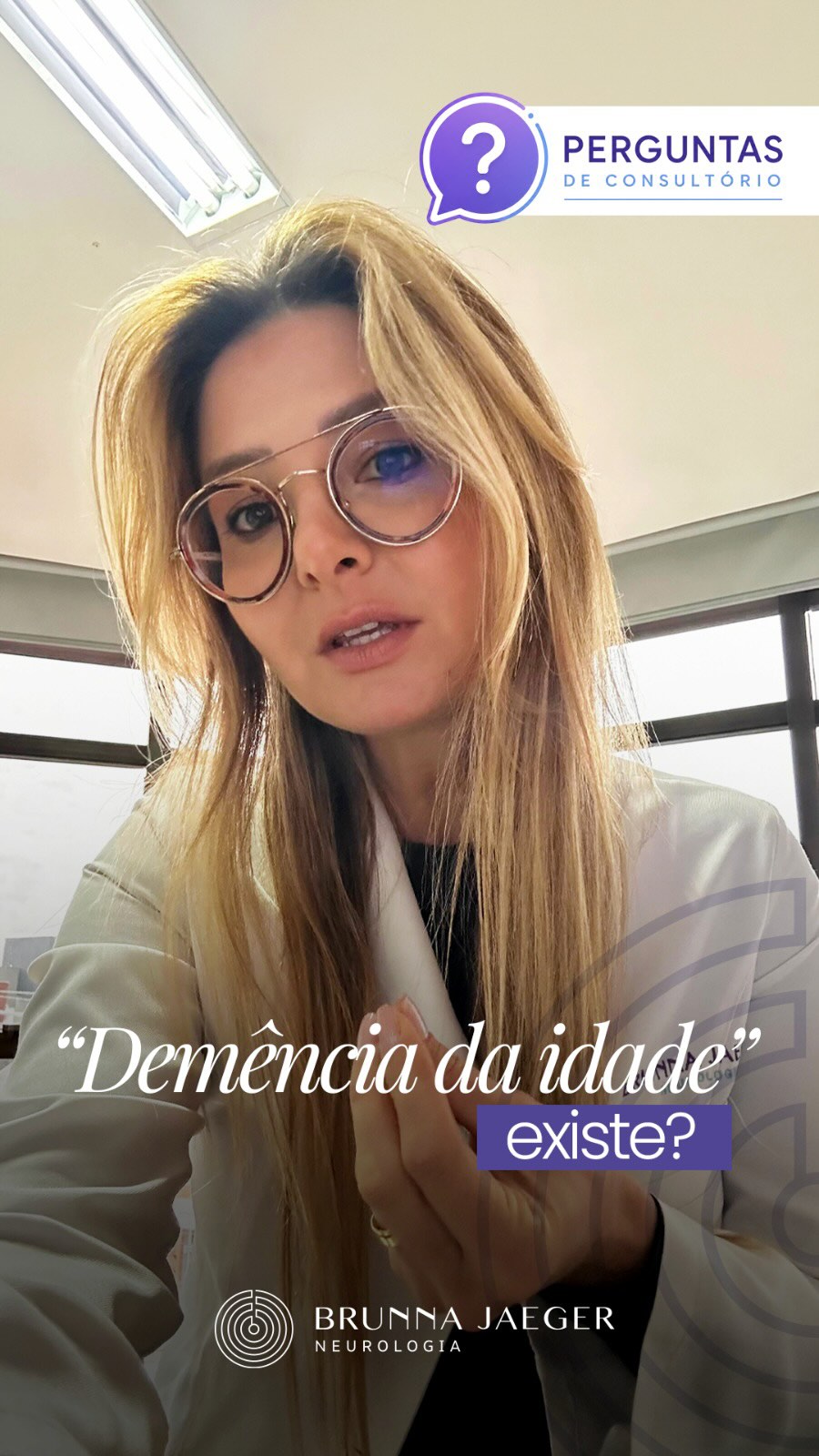 “Ah, é demência da idade…”
Essa expressão ainda aparece muito e parece fazer sentido, já que a demência se torna mais frequente conforme envelhecemos.
Mas idade é fator de risco, não é causa nem diagnóstico.
Quando existe um comprometimento cognitivo importante a ponto de interferir na autonomia e nas atividades do dia a dia, precisamos investigar o que está por trás dele.
Doença de Alzheimer? Doença cerebrovascular? Corpos de Lewy? Outra condição? Uma combinação delas?
Quanto maior a idade, inclusive, mais comuns podem ser as patologias mistas.
Chamar tudo simplesmente de “demência da idade” pode fazer com que uma doença seja naturalizada como parte inevitável do envelhecimento.
Envelhecimento e demência não são sinônimos.
#saúdedocérebro #demência #alzheimer