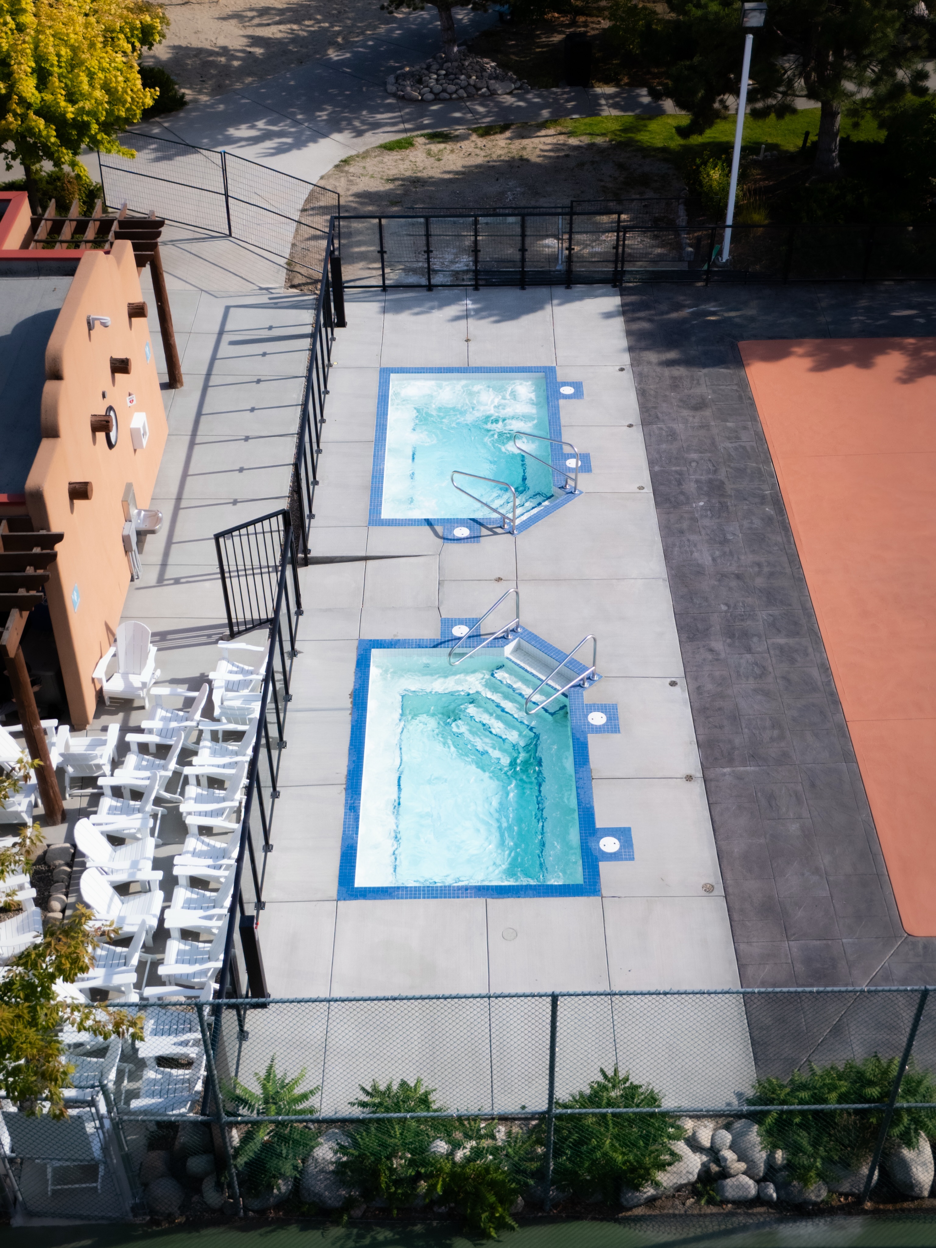 A closer look at the two spas at Lacasa❗️
📲 Contact us today to get started on your project
(844) 562-5362
#Poolhouse #LuxuryPools #KelownaPoolBuilder #OkanaganLiving