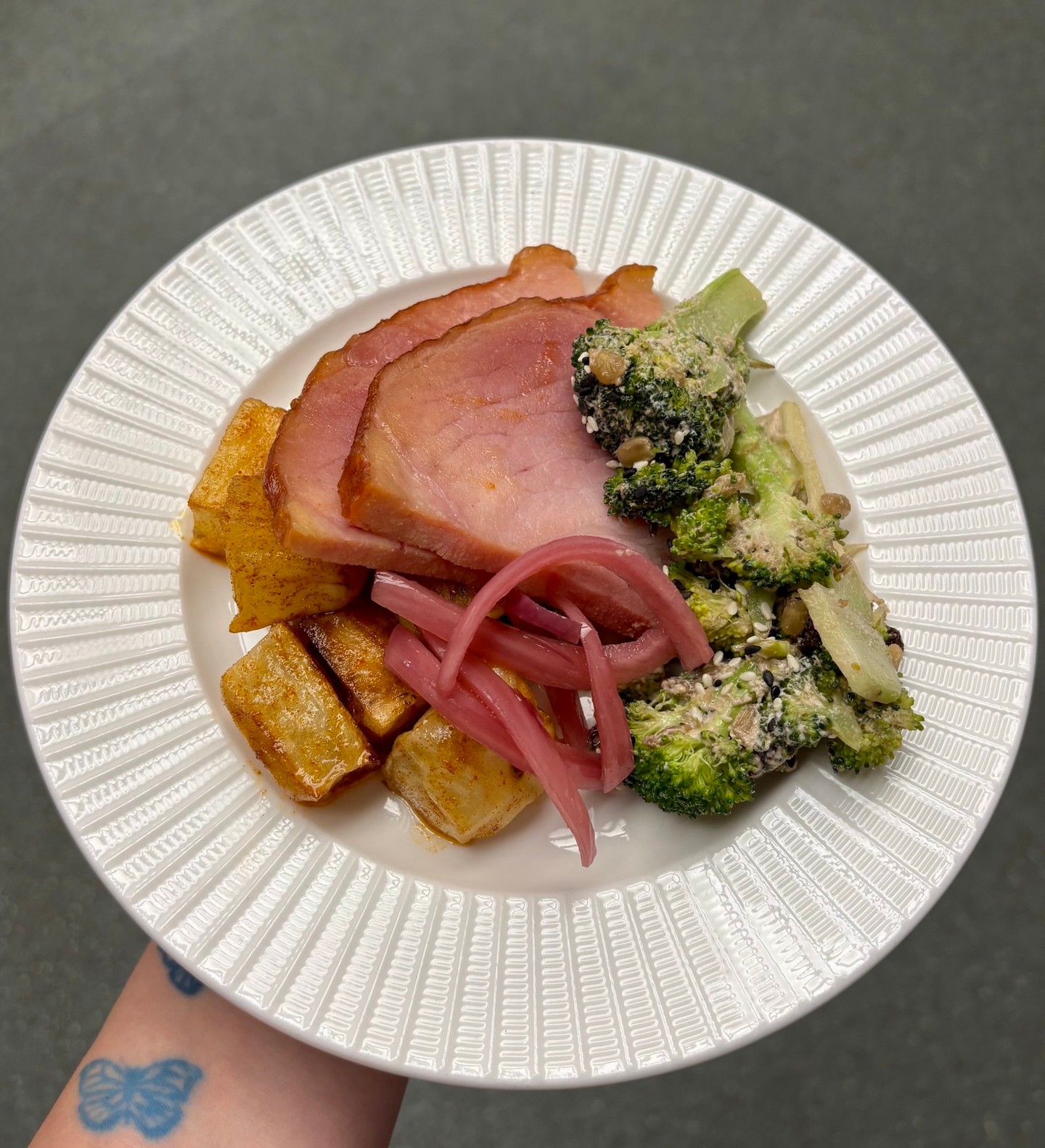 ๐๐ฝ๏ธ Citrus-glazed ham paired with broccoli salad, roasted potatoes, and pickled onions made for a flavorful meal!
#VergennesGrand #SeniorLiving #vergennes #LifeisGrandHere #GSLcommunities