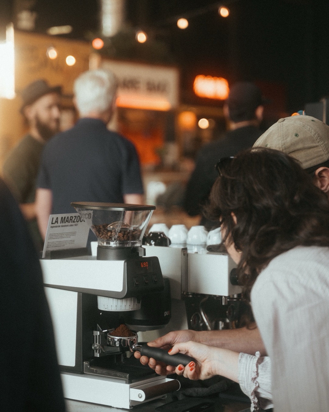 Some highlights from the Norwegian AeroPress Championship at @vippaoslo ☕️
Big congratulations to the finalists – and to everyone who had the courage to compete!
Thank you @typica.no and @kaffa_oslo for putting together such a great event, and thanks to everyone who stopped by our stand to say hi and brew some espresso with us. We had a blast! 🖤
.
.
.
.
.
#rrebel #lamarzocco #lamarzoccohome #oslocoffee #aeropresschampionship