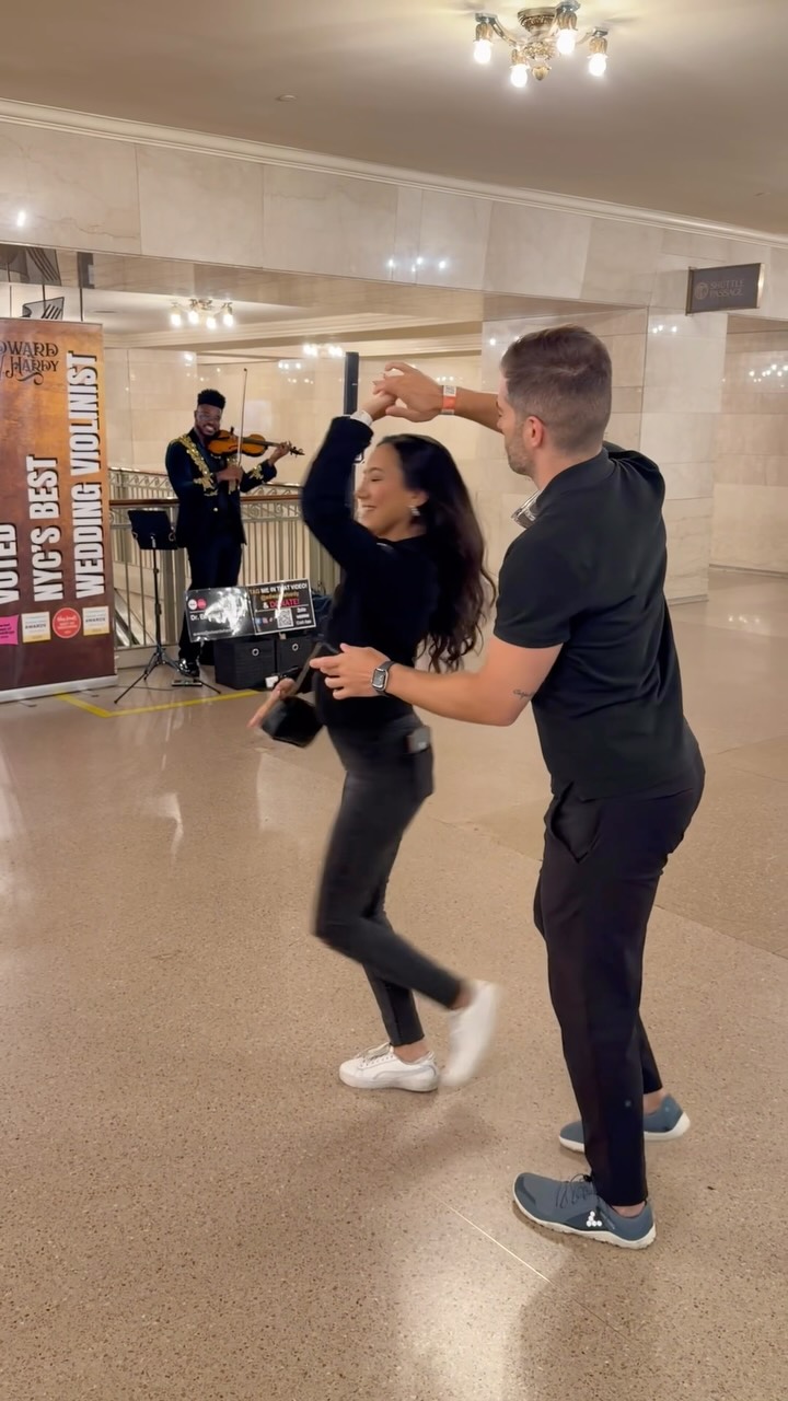 Honored to have witnessed the beautiful @hindabks and @renaudayotte dance during my “Subway Series” performance this week!😁
Hope to see you both around again!💃🏻🕺🏻🎻
📍: @grandcentralnyc
#montrealdancers #salsa #subwayseries #violinperformance #passion