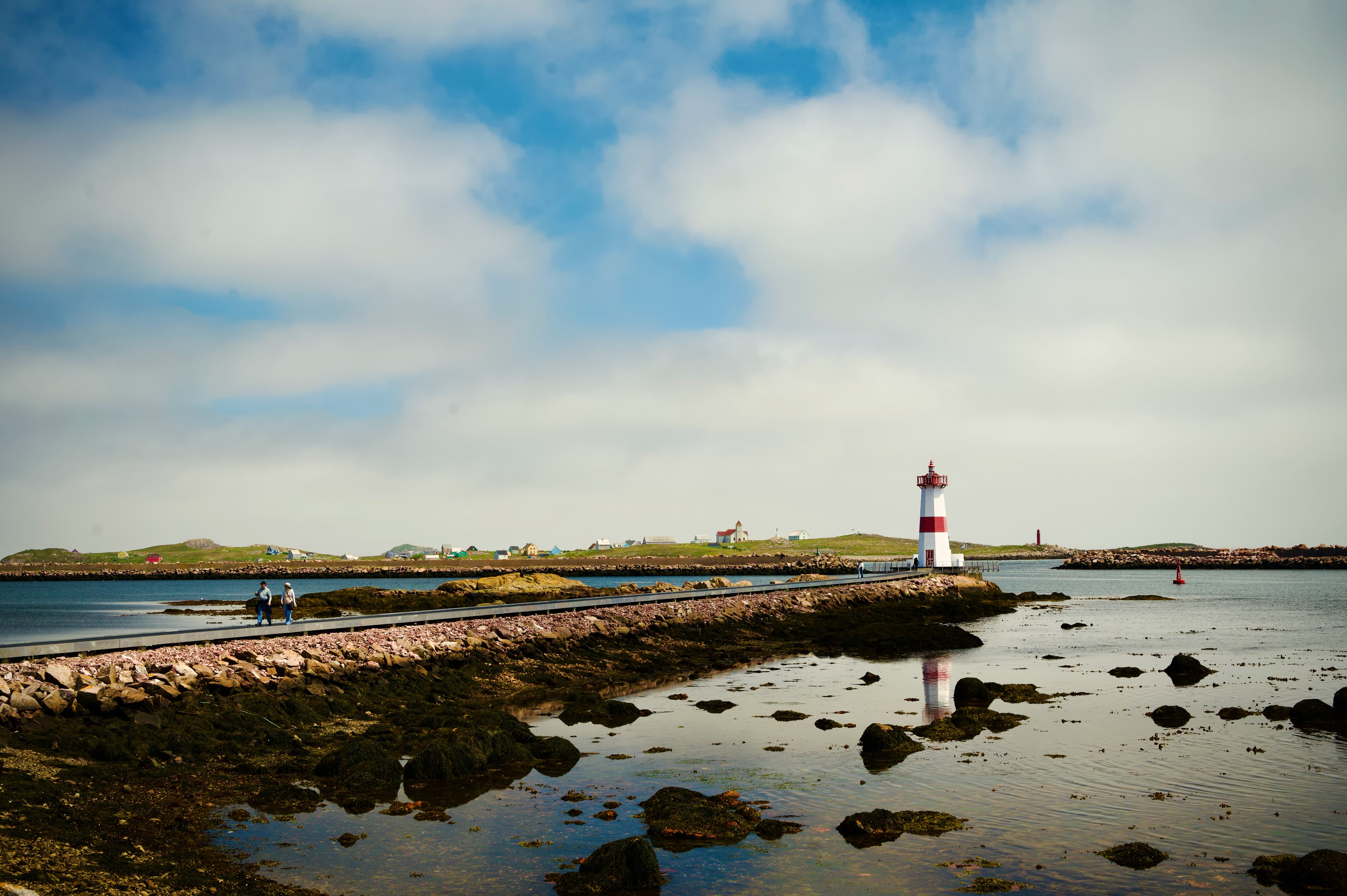 Le phare de la pointe aux canons.
Un de mes endroits préférés de Saint Pierre où le ciel se reflète sur la mer. Avec bien sûr, ces couleurs incroyables dignes de ces îles d’exception.
#spm #tourismespm #laoujevais #photographedevoyage #tourismesaintpierreetmiquelon
