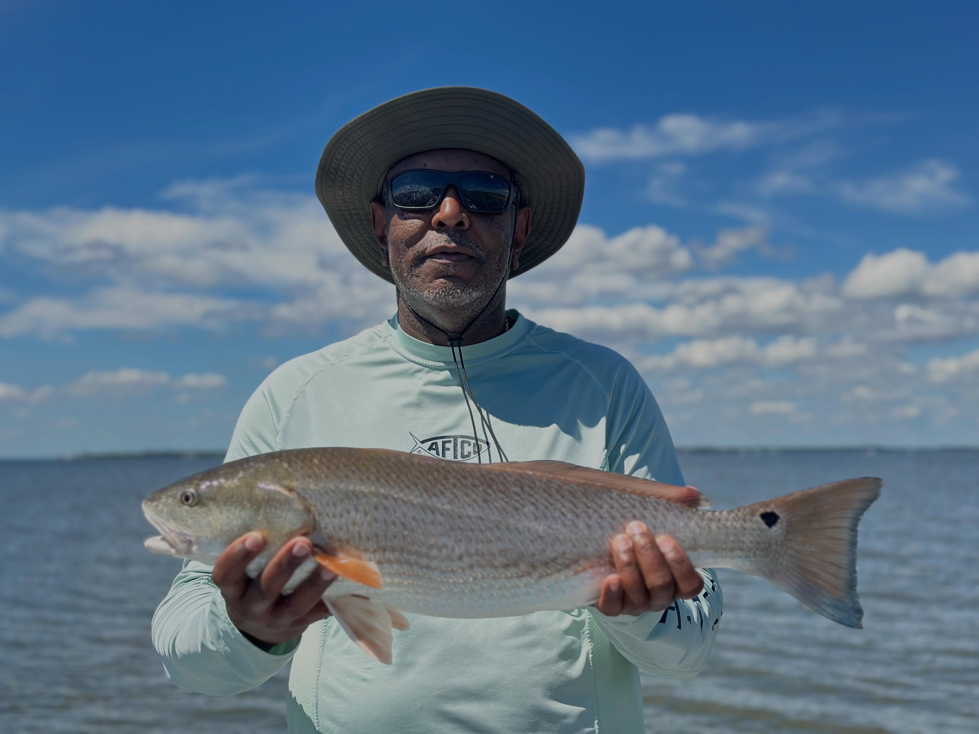 Tony caught this slot today slipping around on the flounder grounds. Boated one big bull today and about 30 flounder when it was all said and done. Another great day on the pamlico. Enjoyed it man! #flounder #drumfishing #bullred #greatday #prettyweather