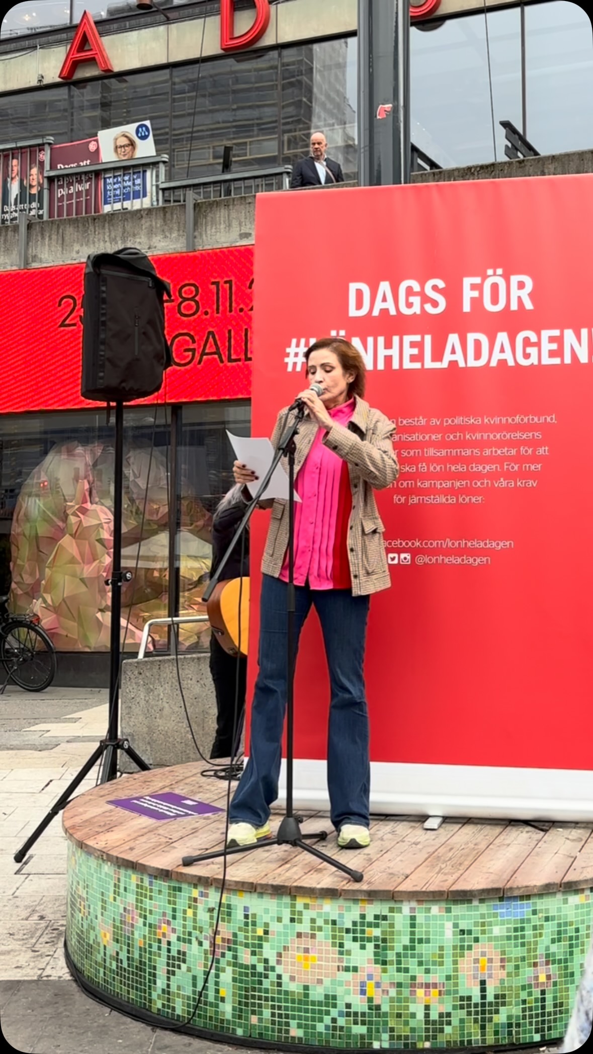 Idag deltog vi på manifestation @lonheladagen där Birgitta Ohlsson talade för Centerkvinnorna.
(del 1)