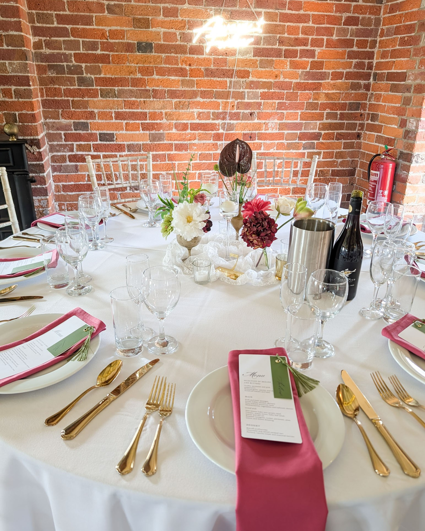 The bricks at @sopleymill are just stunning, I really love this backdrop, and all the gorgeous views from each window.
The bride provided her own flowers, using some of our brass vases and goblets alongside her own bottle vases, finished with pretty lace and lots of candles. We brought along some raspberry napkins from @365linenhire to really finish the styling, working beautifully with the gorgeous green on the stationery.
The couple also hired in gold cutlery which was just the perfect finishing touch.
#tablestyling #weddingstyling #sopleymill #candlestyling
