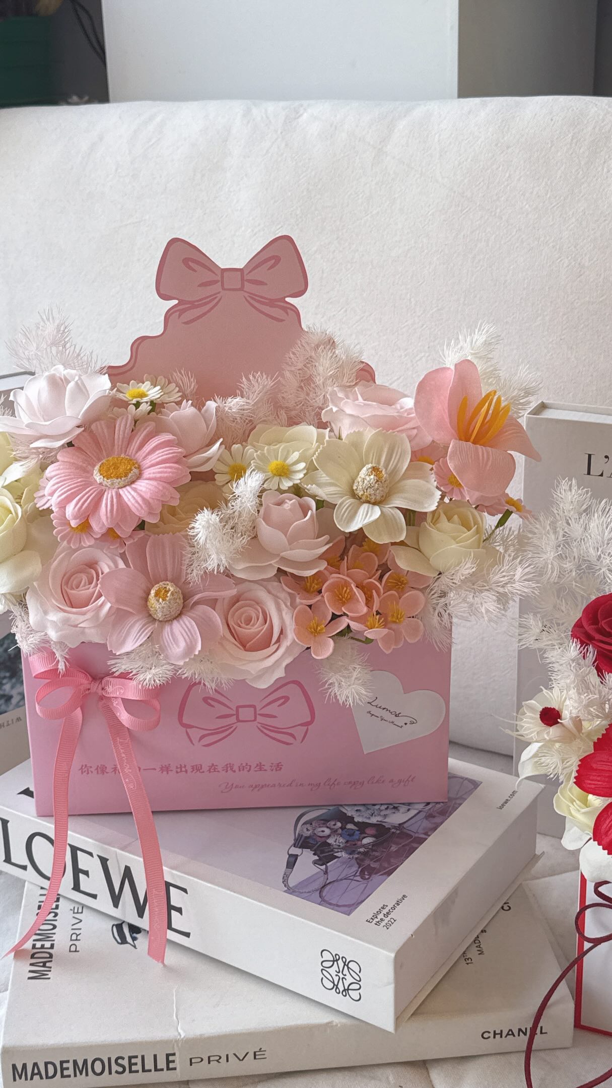 Pink & soft or red & passionate — two romantic soap flower boxes for every kind of love. Toronto delivery available.
#TorontoFlorist #TorontoFlowerDelivery #FlowerBoxDesign #soapFlowers #TorontoGift