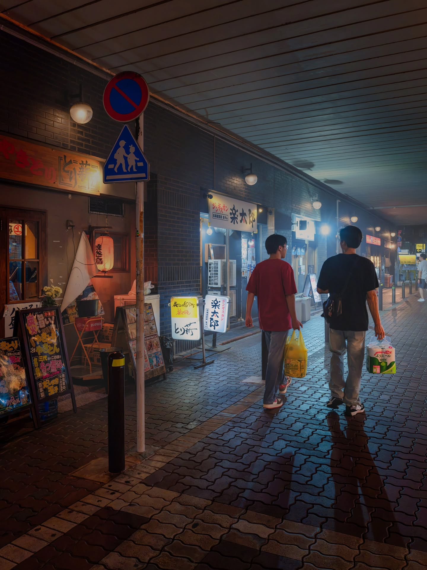 TOKYO NIGHT STREET
#streetphotography
#streetphotographer
#fujifilmgfx
#gfx
#gfx100rf