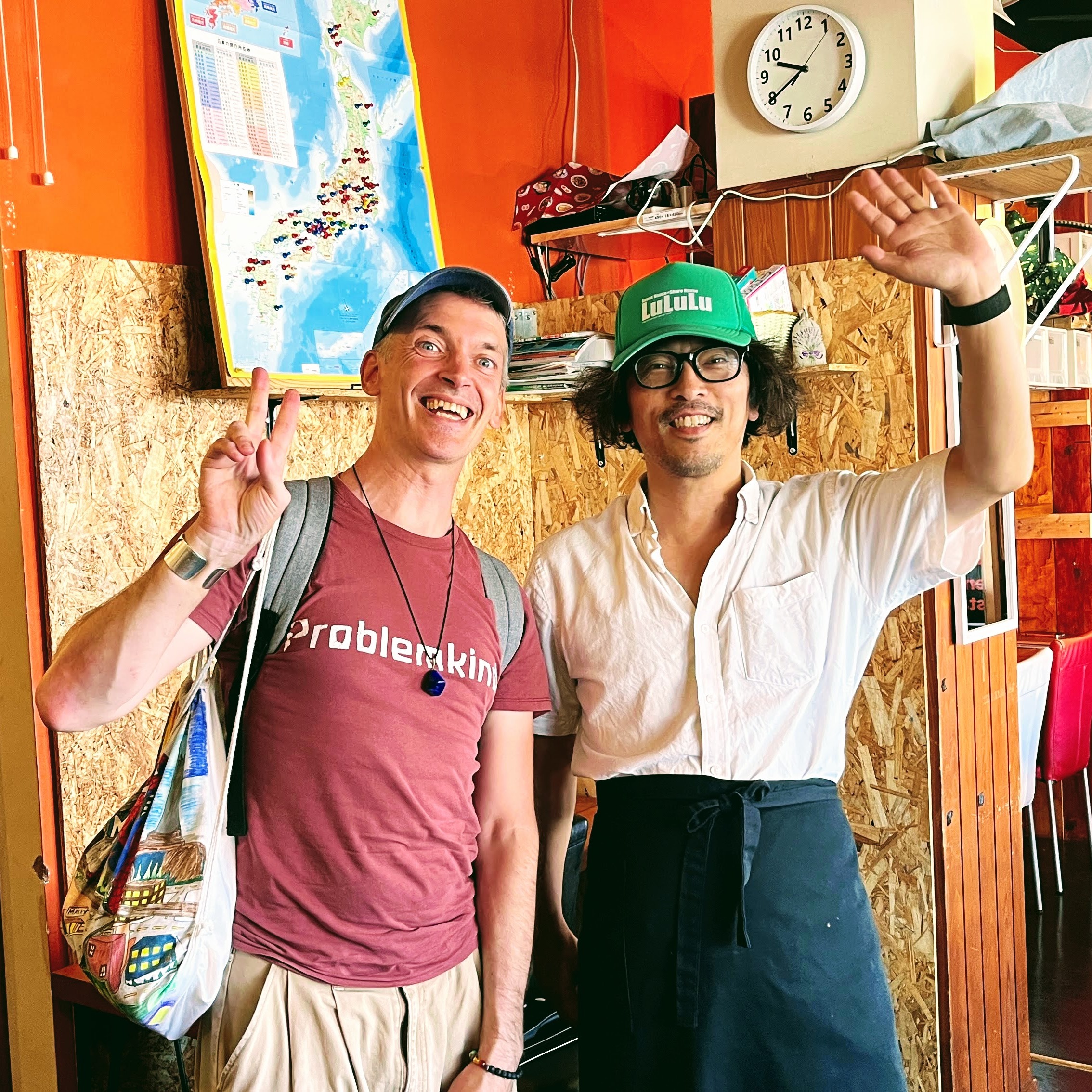 3週間ほど滞在してくれていたドイツ人男性ゲストが、遂にルルルを出発されました!🇩🇪✈️
日本が好きで何度も訪れているそうですが、高知は今回が初めて!なんと関西空港に到着後、速攻で高知へ直行し、3週間ずっと高知だけに滞在してそのままドイツへ帰国されるとのこと!まさに「高知のためだけに来てくれた」ようなスペシャルな滞在です✨
ドイツでは舞台演出のお仕事をされているそうで、滞在中もスケッチブックを広げてイラストを描いたり、じっくりアイデアを練ったりとワーケーションスタイル。セカセカせず、仕事と旅を心地よくブレンドさせながらゆったり過ごされている姿がとても印象的でした。
朝食や夕食を何度も一緒に食べたり、ラウンジでの生演奏を聴きに来てくれたりと、色んなお話ができて本当に楽しかったです!帰国後はすぐに大きなステージ仕事が待っているとのこと!ドイツでのご活躍を応援しています!また高知へ戻ってきてね!🎨舞台頑張ってください!
---
A wonderful guest from Germany, who stayed with us for about 3 weeks, has finally departed! 🇩🇪✈️
He loves Japan and has visited multiple times, but this was his very first time in Kochi! Amazingly, he came straight to Kochi right after arriving in Osaka, spent all 3 weeks here, and is flying back to Germany! It was literally a trip dedicated entirely to Kochi! ✨
He works as a stage director in Germany, so during his stay, he worked in a workation style—opening his sketchbook, drawing, and brainstorming ideas. It was so cool to see him naturally blend work and travel at his own relaxed pace.
We had so much fun sharing meals, listening to the live music in our lounge together, and chatting about so many things! He told us a big stage production is waiting for him right after he gets back home. Wishing him the best of luck with his upcoming show! Hope to see you in Kochi again! 🎨🎭
.
.
.
【Lululu Info】
🎸 生演奏 (Live Music): 17:30〜
🍛 カレー夕食交流会 (Free Curry): 18:00〜
🚃 アクセス: 路面電車「旭町一丁目」すぐ(中心部まで10分)
🏪 隣にコンビニあり!
🏠 ご予約・詳細はこちら(公式サイト)https://www.officelululu.com/blank-4
【Lululu Info】
🎸 Live Music: 17:30〜
🍛 Curry Dinner: 18:00〜 (Free for guests!)
🚃 1 min from Tram Stop / 10 min to Downtown
🏪 Convenience store is right next door!
🏠 Reservation (Official Site) https://www.officelululu.com/blank-4
#高知 #高知観光 #高知一人旅 #ゲストハウス #高知宿 #交流を楽しめる宿 #高知市 #ルルル #ワーケーション #ロングステイ #国際交流 #Kochi #Shikoku #JapanTravel #Guesthouse #Ohenro #LiveMusic #TravelJapan #Workation #LongStay