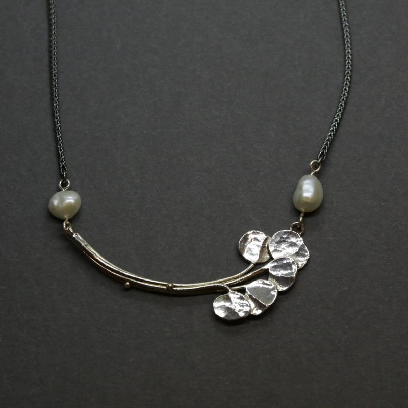 romantic series "leaves"
pendant | silver | fresh water pearls
camara.nafplio.greece
#camara #camaraworkshop
#jewelrynafplio #jewelrystore
#jewelry #handmade
#art #gallery #silvergold
#designjewelry #uniqueshop
#handmadejewelry
#pendant #nafplio
#κοσμήματα #χειροποίητα
#κοσμηματοπωλείο #ναύπλιο