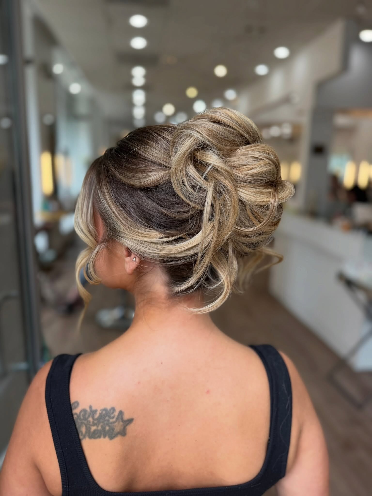 If your colorist creates perfect dimension and no one’s around to style it… did it even happen? 🌳
