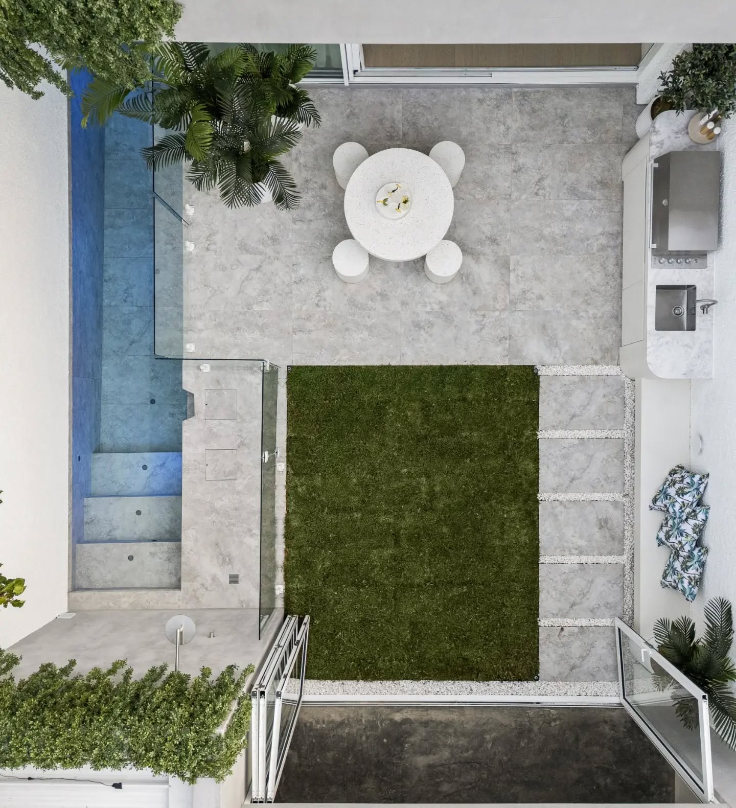 Squeezed every feature a family home would need into this thoughtfully planned Hawthorn block. πββοΈπ
@buildinguc nailing the detail as always π
#swimmingpool
#largeformat
#dronephotography
#bayside
#hawthorn