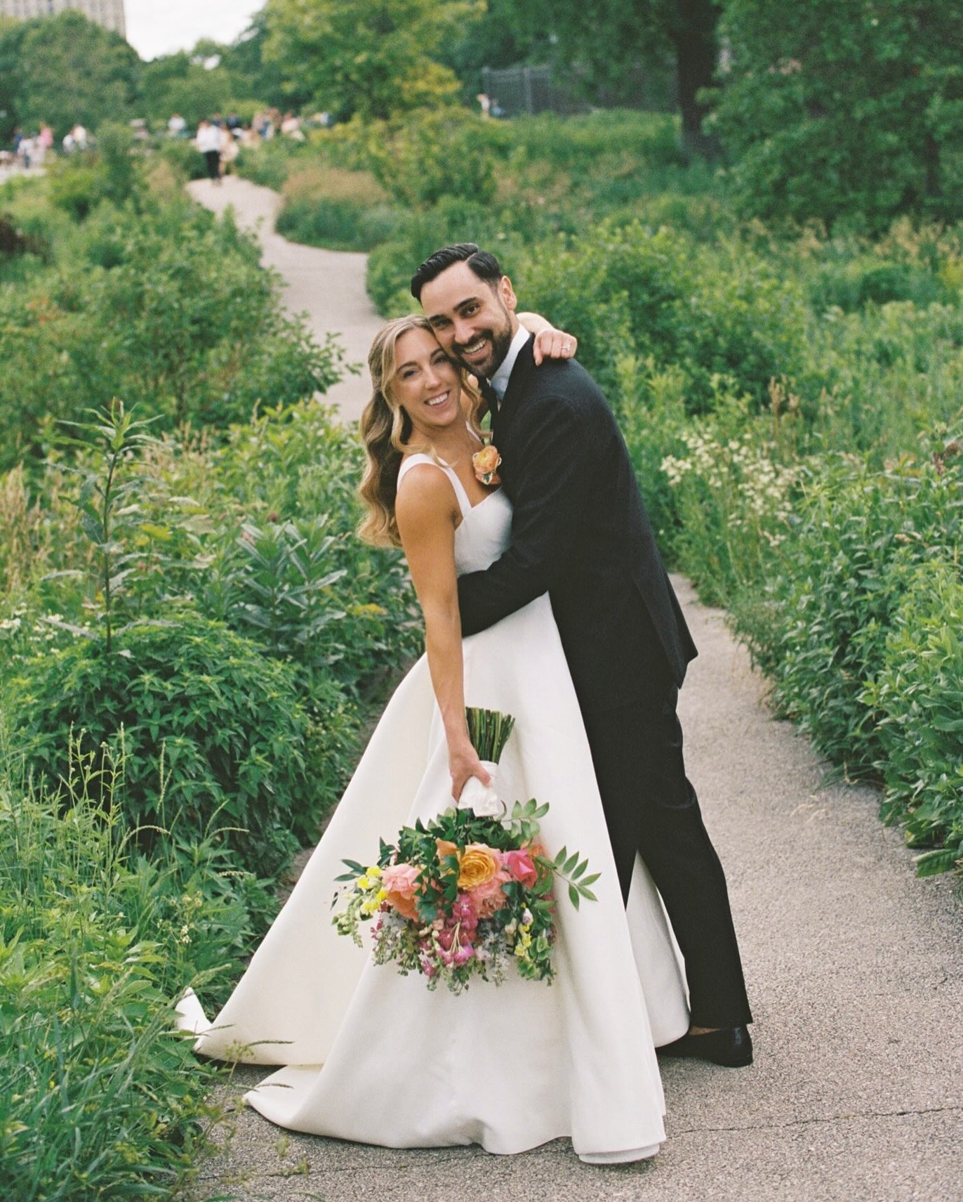 Before the aisle, there’s the glam. 🤍
Wedding date set? Let’s get you glam-ready. Book now.
Makeup: @pinmeupchicago
Photo: @madiellisphoto
Venue: @totlspecialevents
Planner: @urbanallureevents
Florals: @juliettanfloraldesign
Hair: @wildrose_hairartistry
Dress: @jennyyoonyc
Catering: @fftchicago
Band: @rodtuffcurlsandthebenchpress
Desserts: @vanillechicago
Film lab: @photovision.co