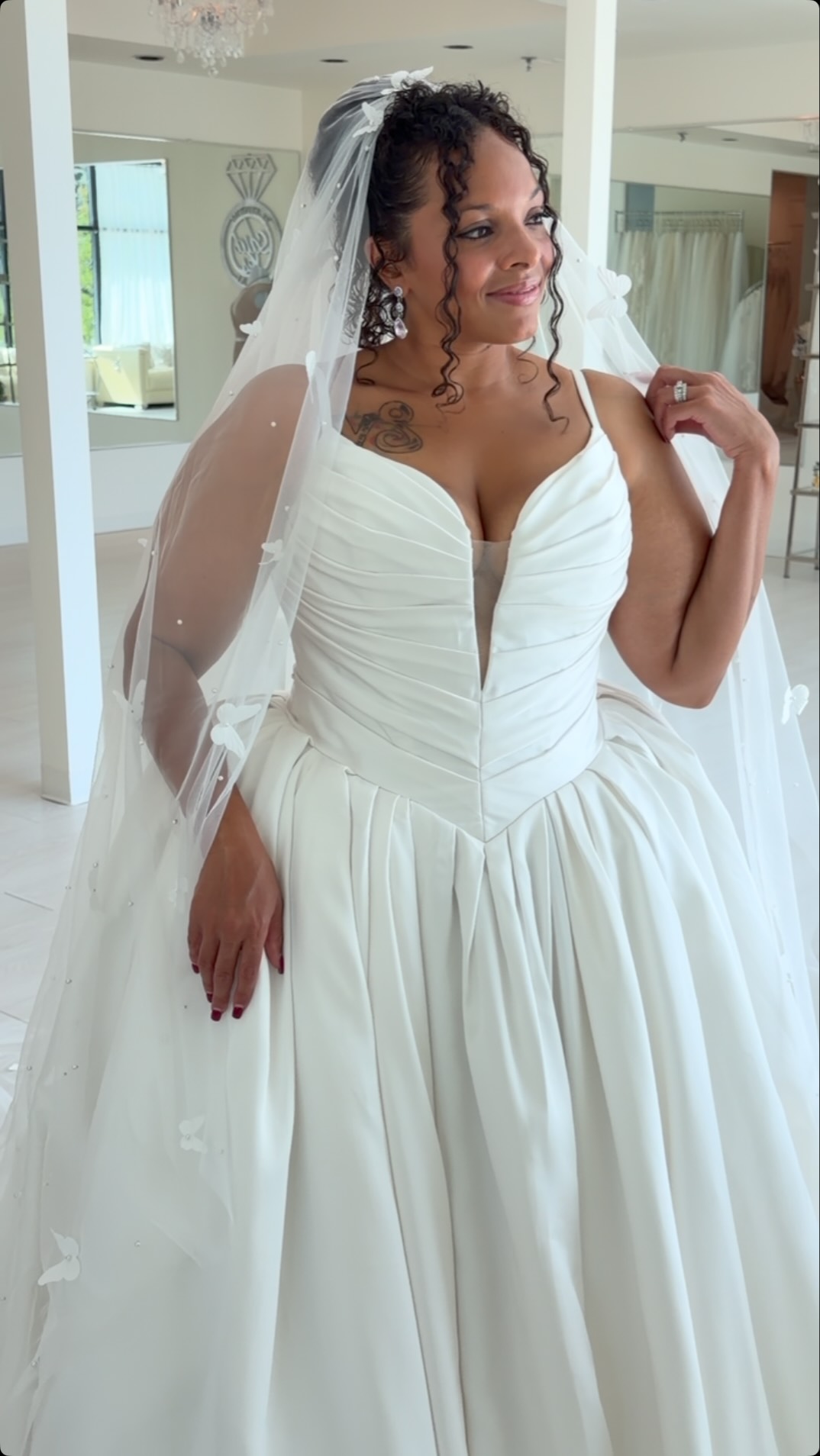 Same dress, one with bling details and the other simplistic elegance. Which would you choose?⬇️⬇️⬇️ Tell us which one you like best! #denverbridal #denverbridalshop #platinumbridalco #weddingdressinspiration #weddingdresses