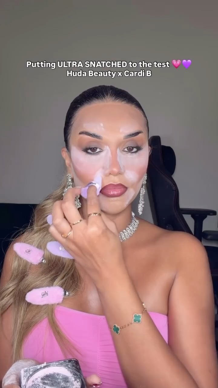 @hudabeauty x @iamcardib understood the snatched assignment 💗💜
.
@hudabeauty cherry lilac easy bake duo blossom cake + lilac muffin
@hudabeauty easy bake pressed pink velvet cookie
#hudabeauty #cardib #easybakeduo #hudabeautyxcardib