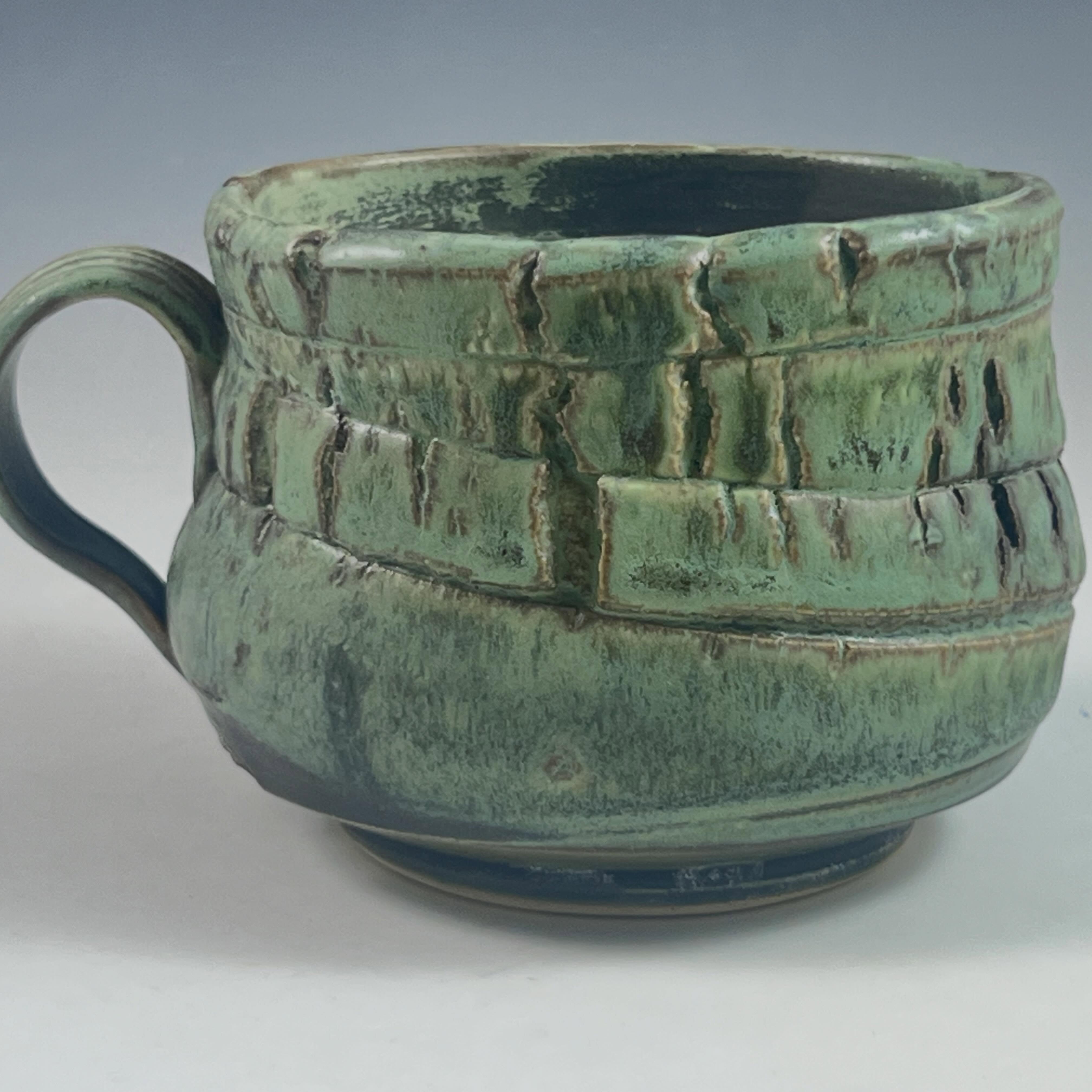 This mug along with a few others will soon be available @rosslandgardens on Amherst Island Ontario
Show your support to their fine selection from local makers
#pottery #ceramics #cone6 #canadianceramics #céramiquequébécoise