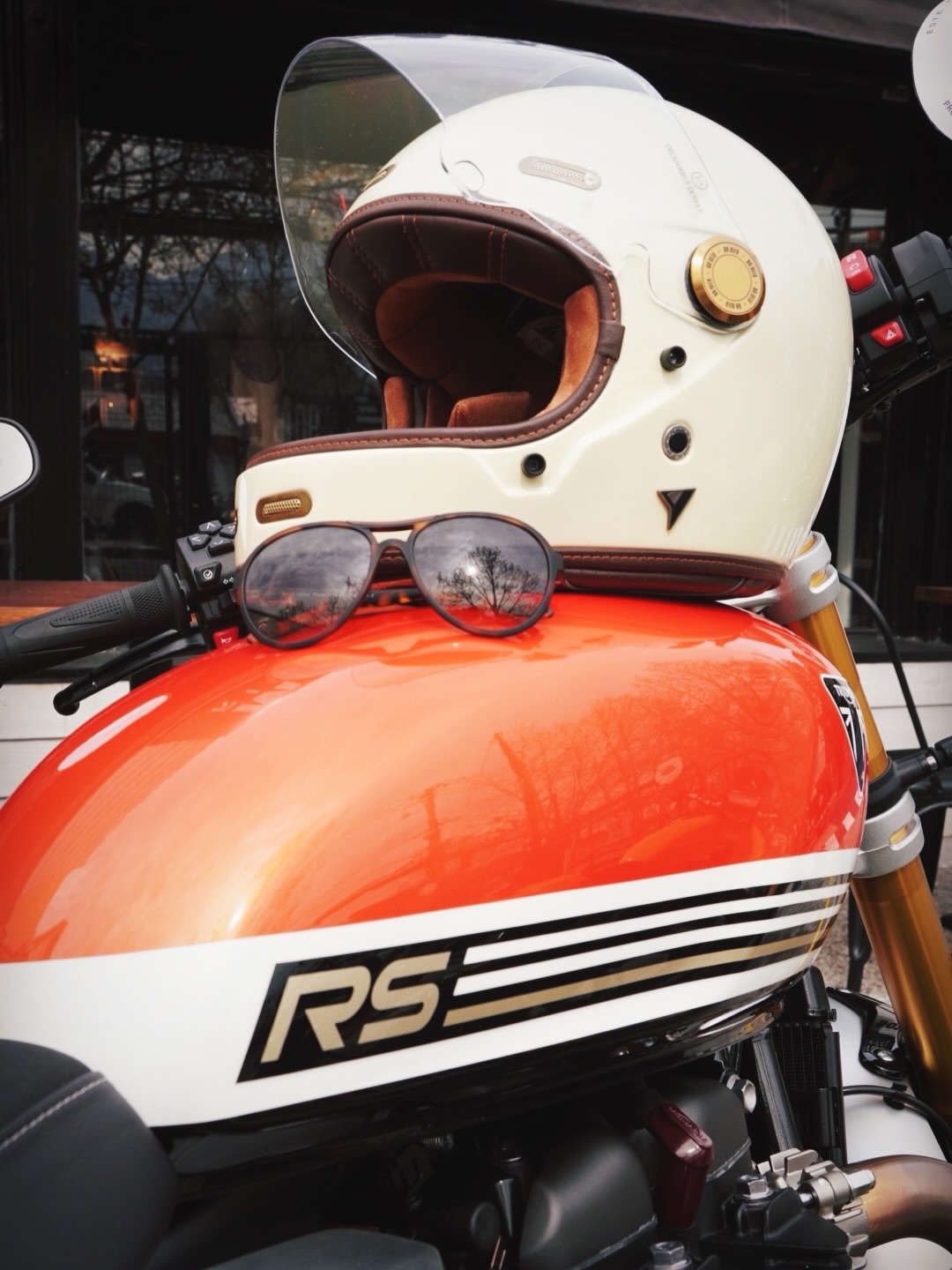 📍Avenida Vitacura 9033, Vitacura Santiago de Chile 🇨🇱 ⚡️Motyba Motos Rider's Garage & More⚡️Exclusividad & Estilo Rider🔥🔥🔥
.
.
.
#motybamotos #casco #moto #triumph #t120