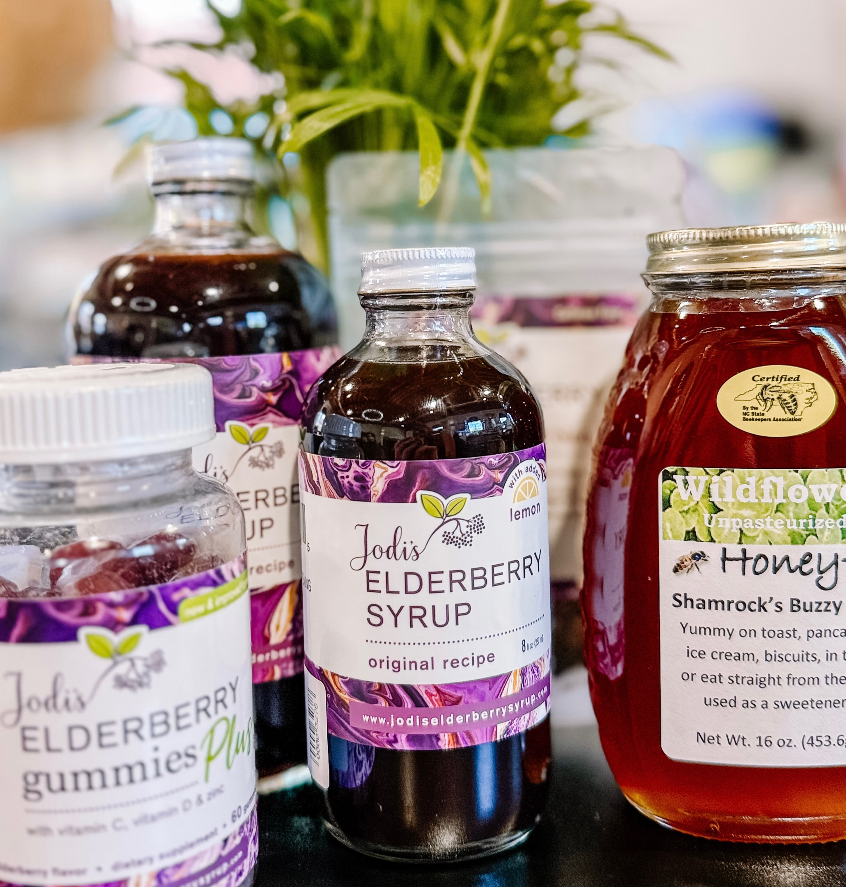 The best way to stay healthy is local! The kids are back and the germs are flying.. Swing by the Station Market today and grab some Elderberry and local honey to keep your immune system working hard.
🍯Honey from Four Paks, NC and Elderberry Johnston County
📍StationMarket, F2, 8-8pm daily