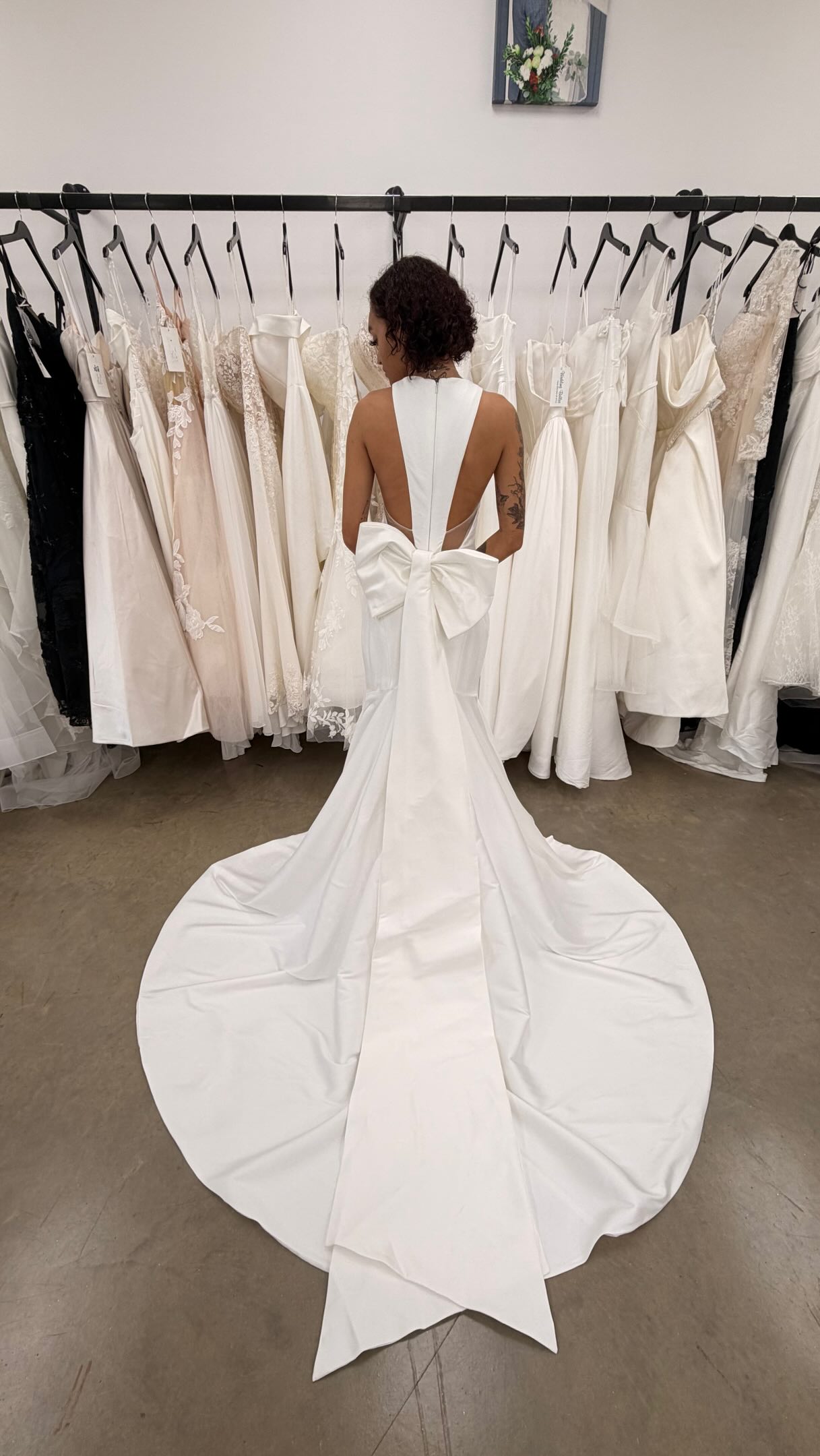 Fitted ☑️ Timeless ☑️ Elegant ☑️
.
Which style is your favorite? Because we can’t stop thinking about #1 🤩🤍
.
Book your appointment today by clicking the link in our bio 🔗