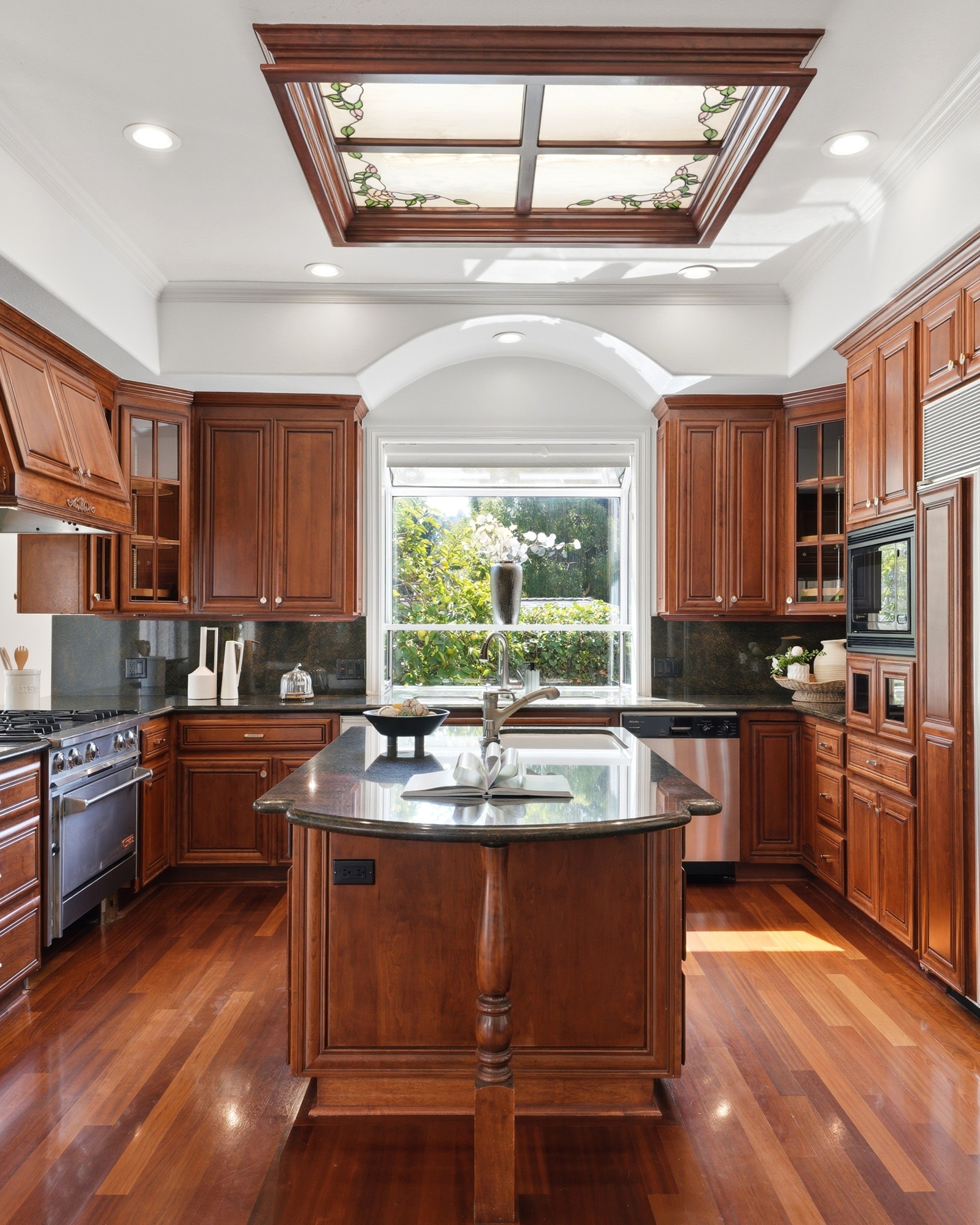 ⨠Warm tones, timeless style.
10935 Miramonte Rd, Cupertino đ¤
Beautiful wood-look flooring adds warmth and character to every space. đżâ¨
#realestatephotography #cupertinohomes #bayarearealestate #siliconvalley #realestate