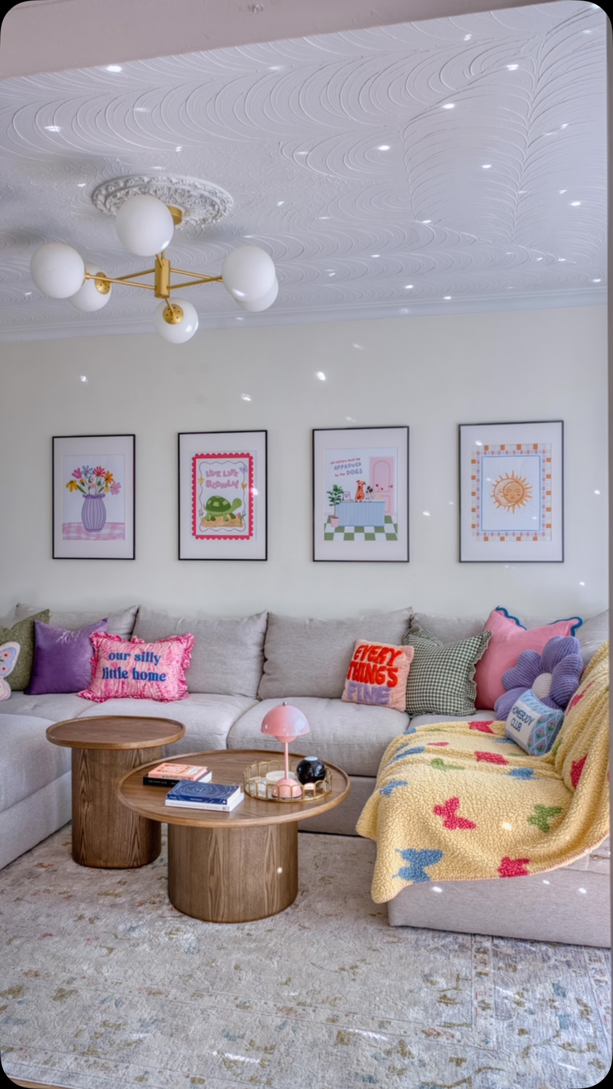 one last look at summer in our home before the house gets a halloween makeover 🌼🎃
#homedecor #homestyle #interiorstyling #homeinspo #playfulinteriors
colourful home, dopamine decor, dopamine interiors, decorating ideas, seasonal home decor
