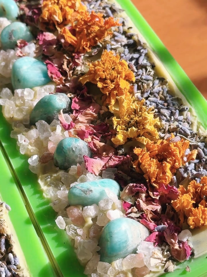 Happy #WetSoapWednesday from @apothecary.addict 🌿🧼
Today’s bar: **The Healing Earth Bar** 🌍🧼🫧
Handcrafted layer by layer, finished with botanicals and a single amazonite stone, this is one of my most detailed — and most loved — creations.
Pretty? Absolutely.
But made to be used. 🫧
With olive oil, avocado oil, mango butter, honey, kaolin clay, and a grounding blend of essential oils, it’s a little piece of the earth made for your skin.
✨ **Labor Day Sale:** Use code **MADEBYHAND10** for 10% off through Friday!
@apothecary.addict
#apothecaryaddict #healingearth #slowbeauty #botanicalskincare