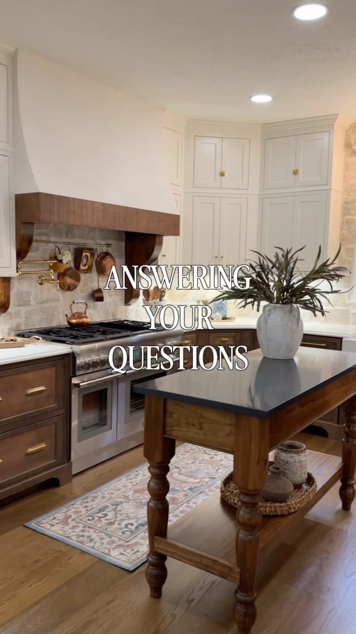 Y’all have been BEGGING for details & we don’t gatekeep 👇
You’re gonna want to remember this one 🤍
✨ Brass rail: @pepeandcarols
✨ Stone backsplash: Granbury Chop Veneer Flats from @legendsstonehouston
✨ Cafe curtain: Sibyl Birch fabric from @fabricut
✨ Chandelier: Antique🥹
✨ Island: Custom designed by us and handcrafted by one of our favorite local carpenters!
✨ Cabinets: @crystalcabinets
Uppers: Crystal Cabinets, Current MDF in Linen
Lowers: Crystal Cabinets, Current Alder in Acorn