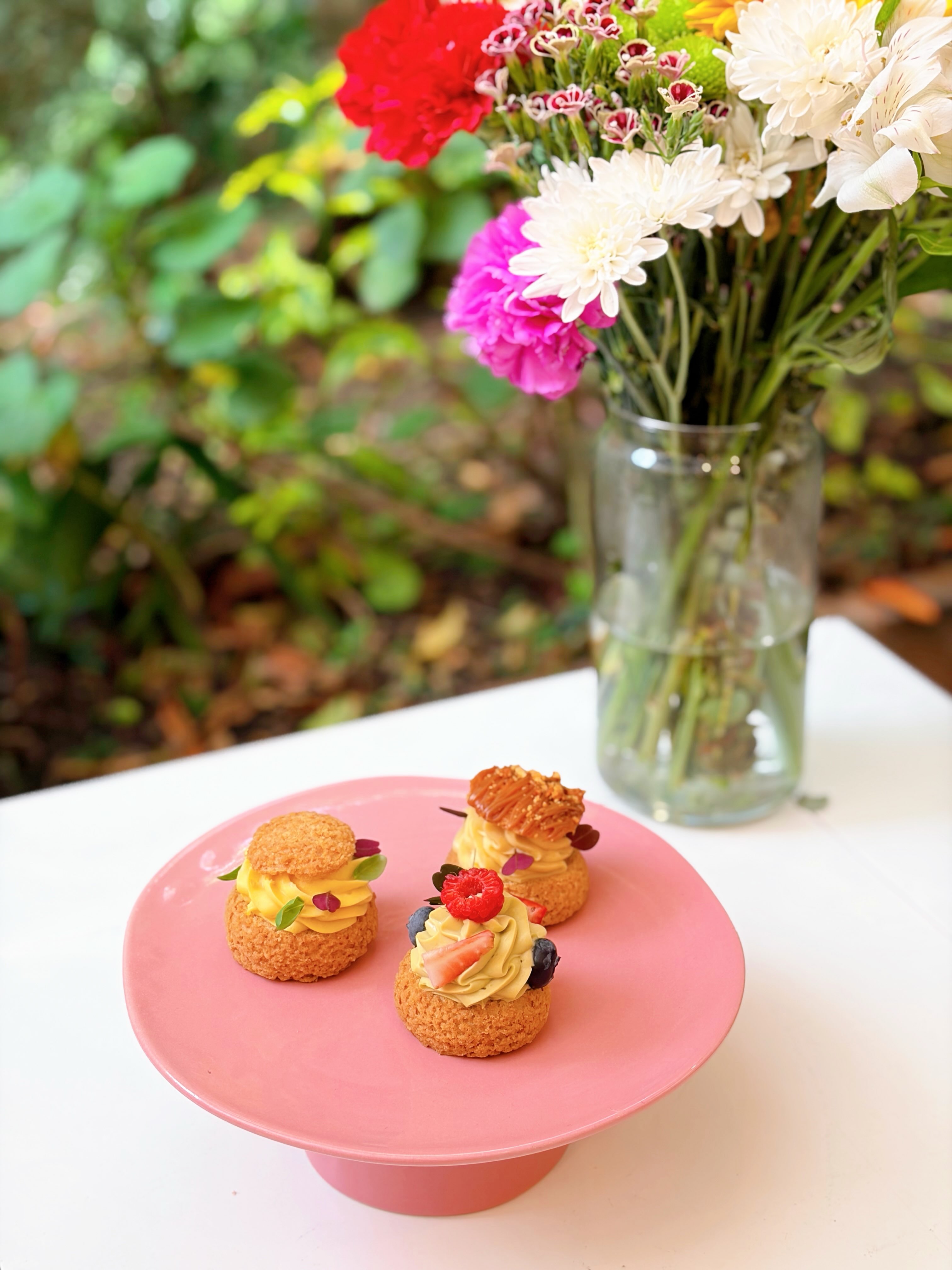 Especial de Amor y Amistad🌟
Nuestro trio de choux $28.500 perfecto para compartir💗
Encuéntranos en nuestra casa de Quinta Camacho🏡
Cra 12 No.70A-20📍
Chapinero
Y con domicilios por Whatsapp al (301) 399 7944 📲
Precios y horarios en el link de nuestro perfil💗
•
•
#bealepatisserie #restaurantesbogota #pasteleriabogota #postresbogota #bogotafood