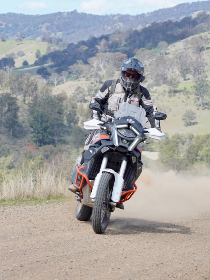 🇦🇺 TWO KTMs. TWO VERY DIFFERENT WEAPONS. ONE EPIC WEEKEND. 🧡🔥
For our recent trip across the Tasman to the Adventure Moto Australia Dirty Weekend, @ktm.australia hooked us up with two seriously capable machines — the KTM 1390 SUPER ADVENTURE R and KTM 390 ADVENTURE R.
And what a combination they turned out to be!
🔥 KTM 1390 SUPER ADVENTURE R
What an absolute BEAST of a motorcycle!
Huge power, effortless speed and an incredible ability to absolutely munch up kilometres of Australian gravel. Add in a massive array of electronic rider aids and you have one seriously impressive adventure machine.
Big. Bad. Brutally powerful. And ridiculously good fun.
The 1390 promised a lot — and it absolutely delivered. 💪
⚡ KTM 390 ADVENTURE R – with upgraded WP suspension
At the other end of the scale, the 390 was an absolute blast!
Light, nimble and agile through the tighter terrain, but what really impressed us was just how capable it became with the upgraded WP suspension.
Through the forest fire trails it felt incredibly planted, soaking up everything we threw at it — including getting air over the water run-off ruts! 🤘
The biggest surprise? The 390 had absolutely no trouble keeping the big 1390 honest, both on and off road.
Two completely different approaches to adventure riding.
Both unmistakably KTM. Both ridiculously fun. 🧡
A massive THANK YOU to KTM Australia for supplying the bikes and supporting us to make our Australian trip possible. We had an awesome weekend at Green Valley Farm and thoroughly enjoyed putting these two machines through their paces!
READY TO RACE. READY TO ADVENTURE. 🔥🏍️🇦🇺
#KTM #KTMAustralia #ReadyToRace #KTM1390SuperAdventureR #KTM390AdventureR AdventureMotoAustralia DirtyWeekend AdventureBike AdventureMotorcycle ADV ADVRiding OffRoad GravelRoads WPProComponents KTMAdventure UltimateAdventureMotoNZ UAMNZ MotorcycleAdventure
